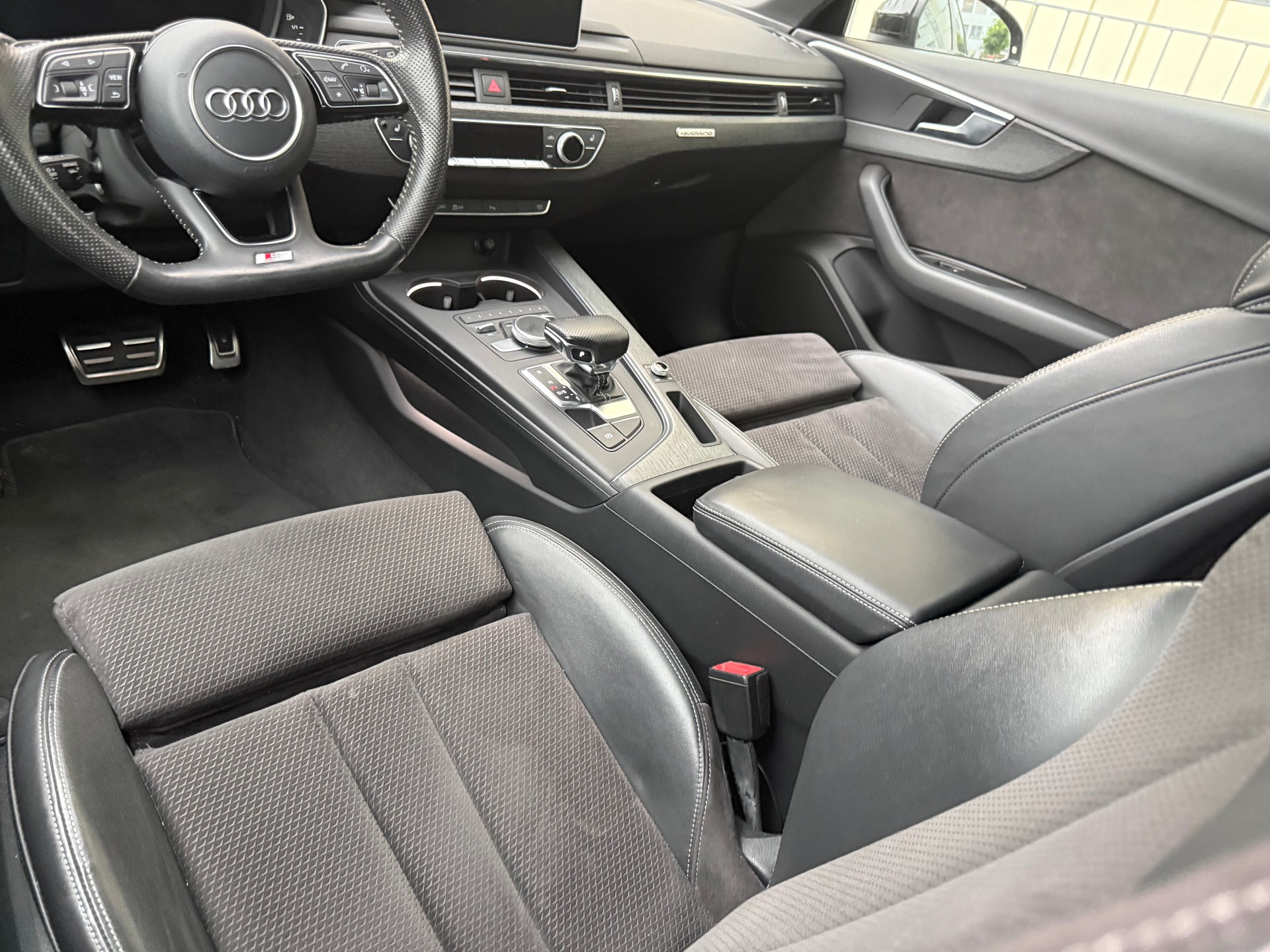 AUDI A4 Avant 3.0 TDI Sport quattro tiptronic-image-5