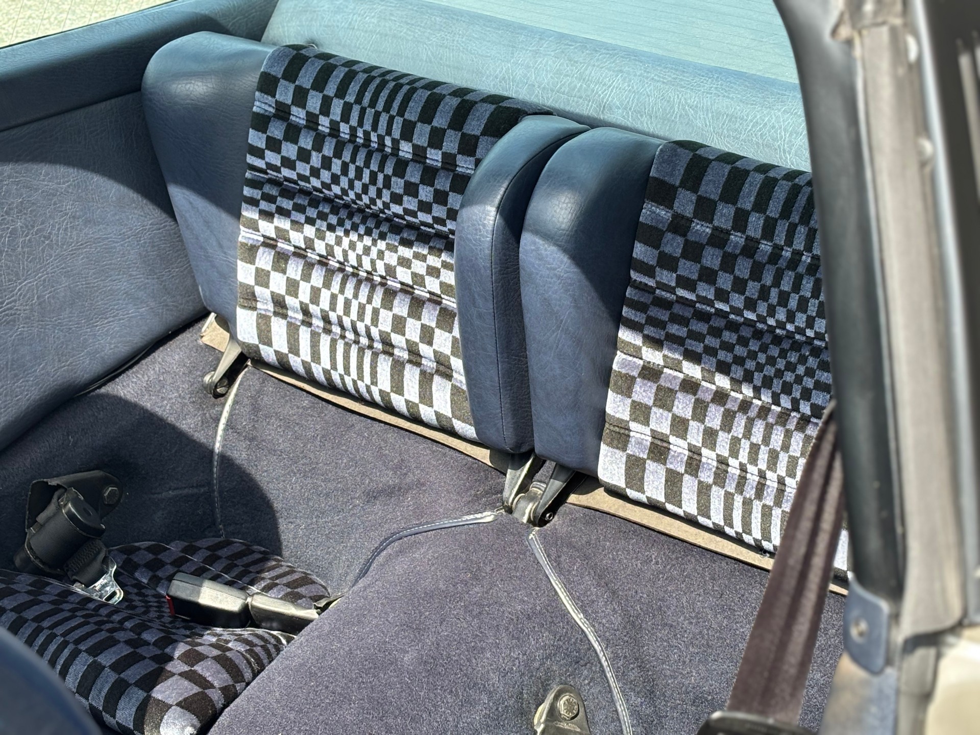 PORSCHE 3.0 SC Targa-image-12