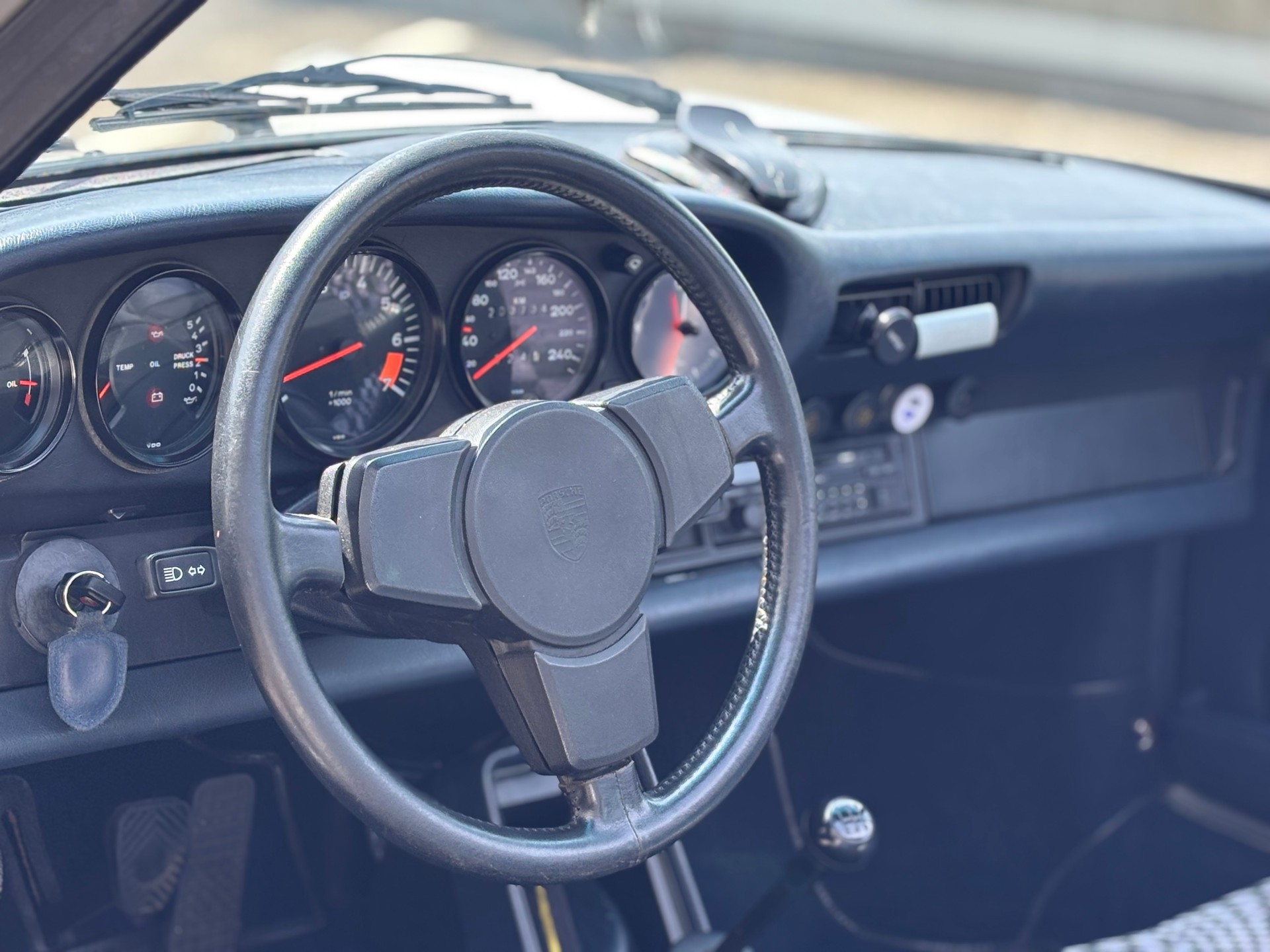 PORSCHE 3.0 SC Targa-image-9