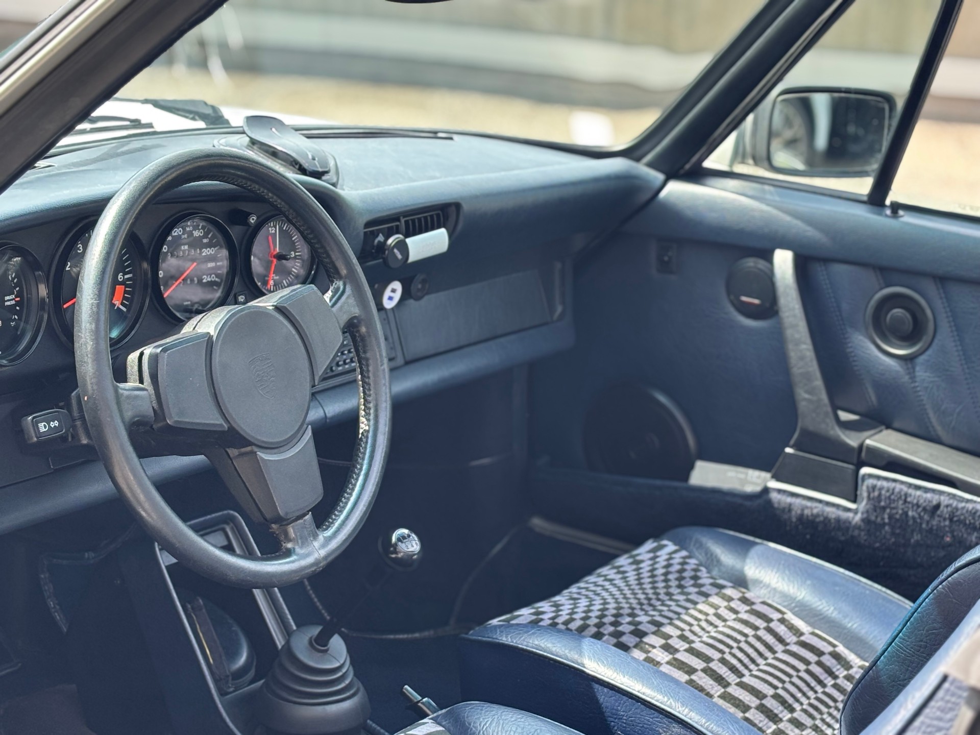 PORSCHE 3.0 SC Targa-image-11