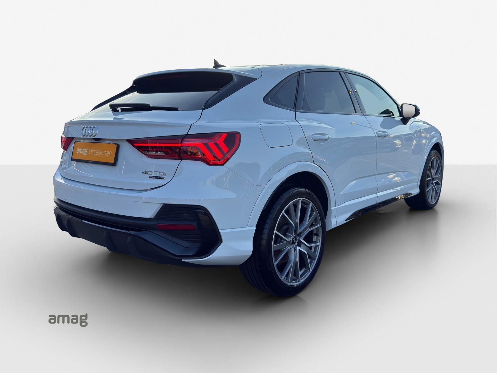 AUDI Q3 Sportback 40 TDI S line quattro S-tronic-image-4