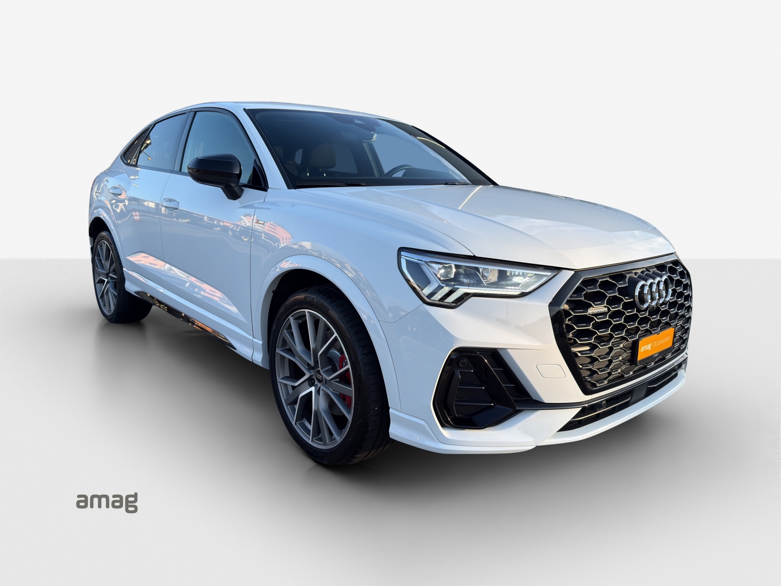 AUDI Q3 Sportback 40 TDI S line quattro S-tronic-image-5