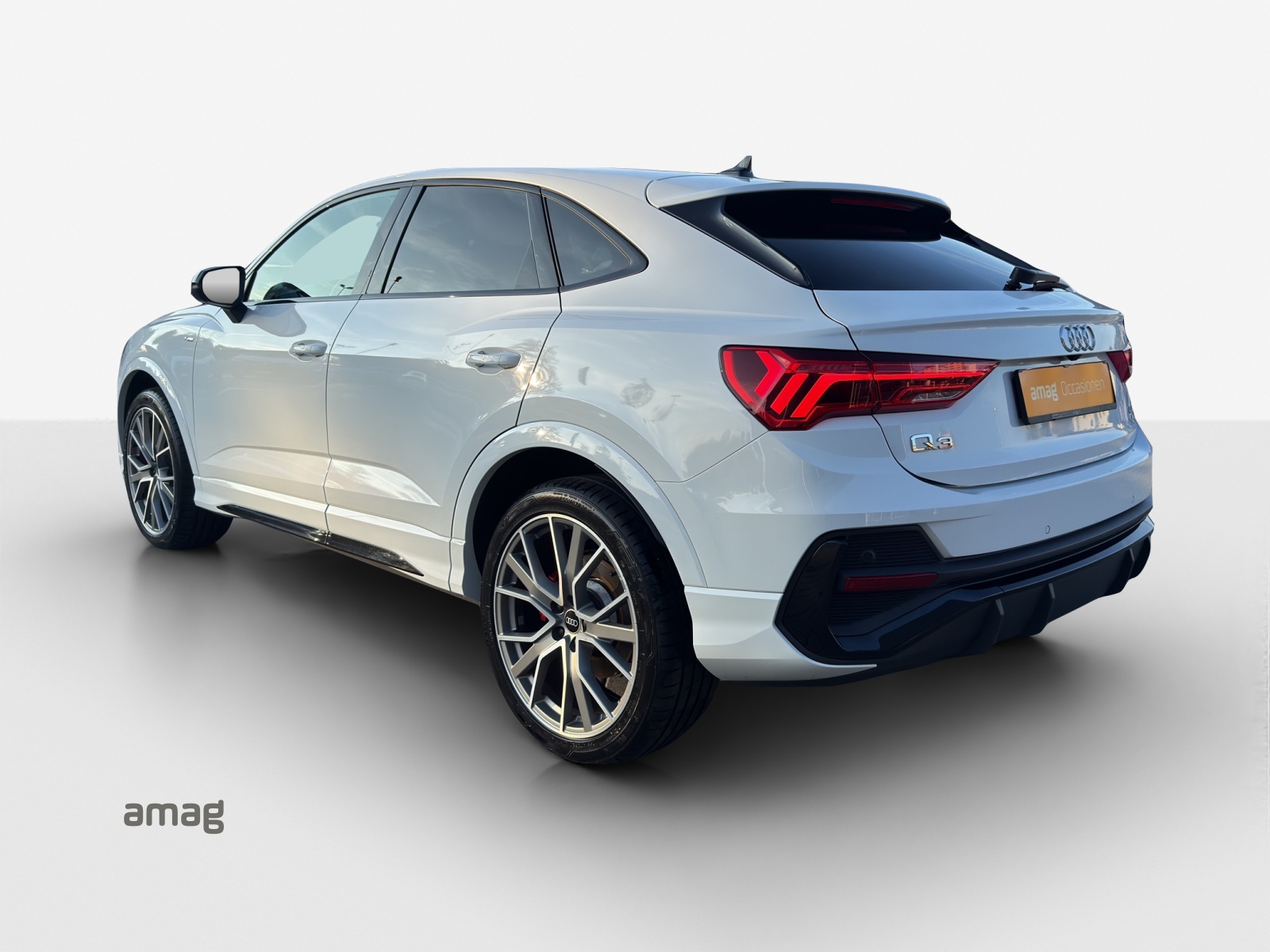 AUDI Q3 Sportback 40 TDI S line quattro S-tronic-image-2