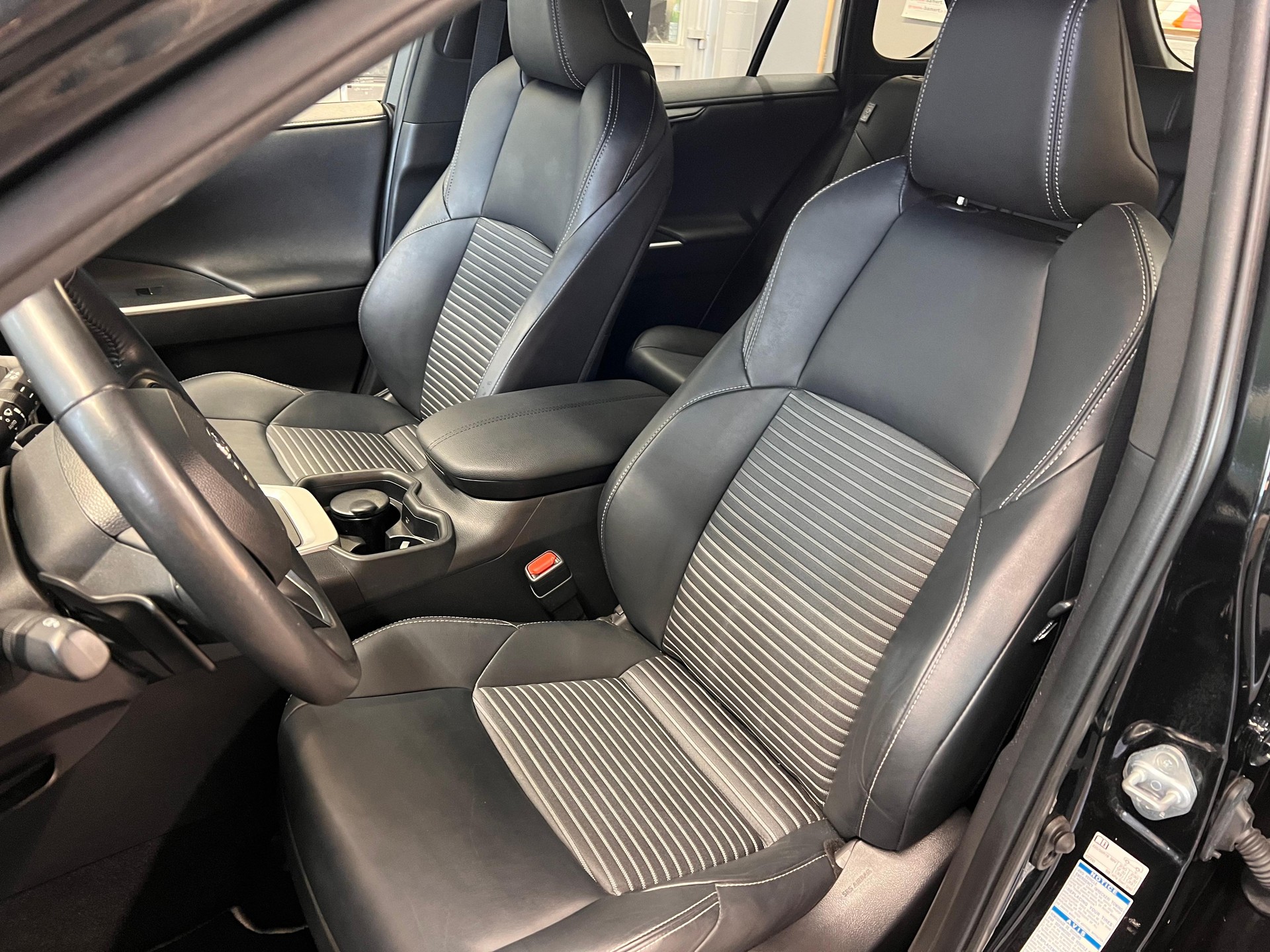 TOYOTA RAV4 2.5 HEV Black Edition-image-9