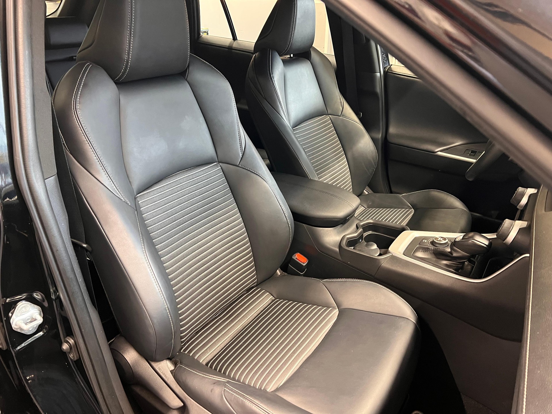 TOYOTA RAV4 2.5 HEV Black Edition-image-14
