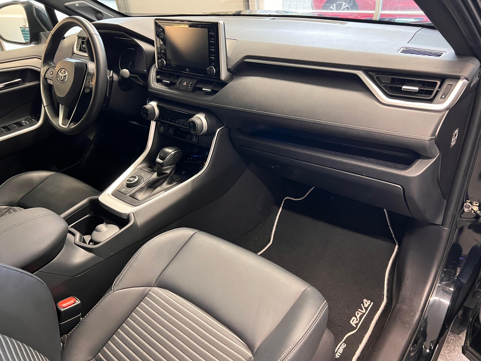 TOYOTA RAV4 2.5 HEV Black Edition-image-13