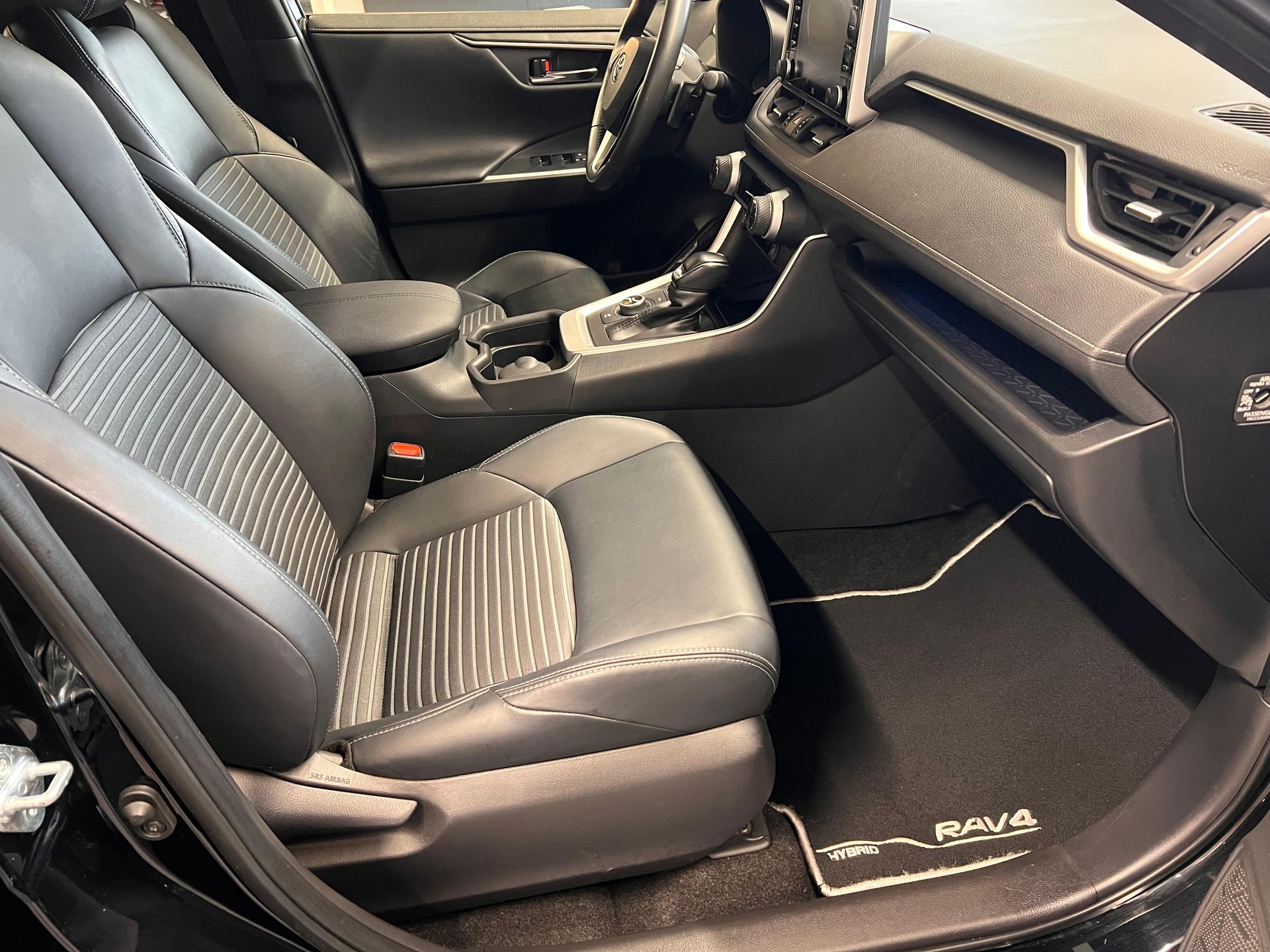 TOYOTA RAV4 2.5 HEV Black Edition-image-12