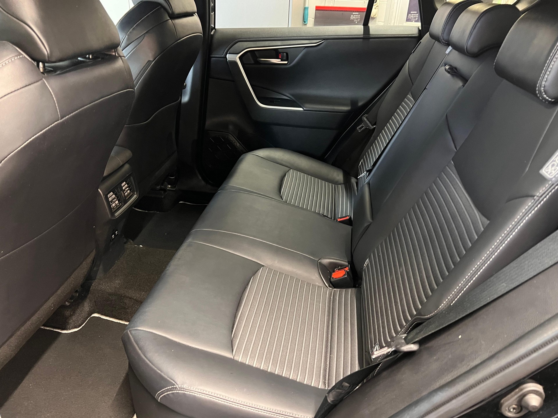 TOYOTA RAV4 2.5 HEV Black Edition-image-10