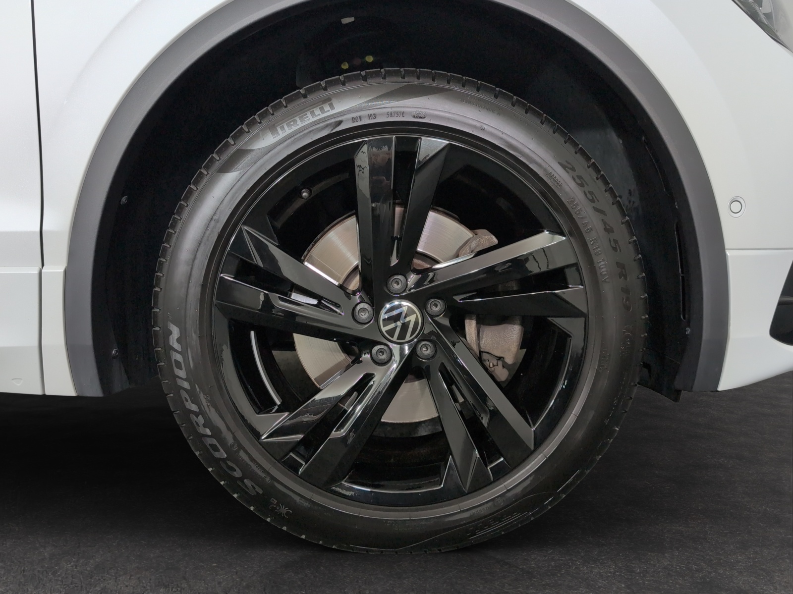VW Tiguan 2.0TSI R-Line 4Motion DSG-image-4