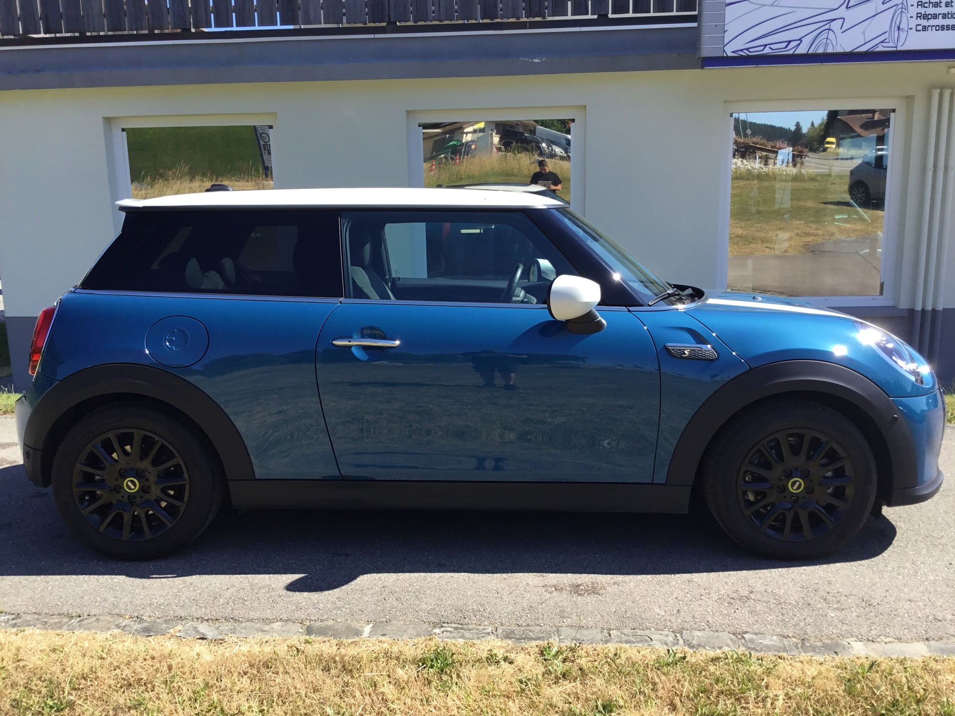 MINI Cooper SE Classic Trim-image-4