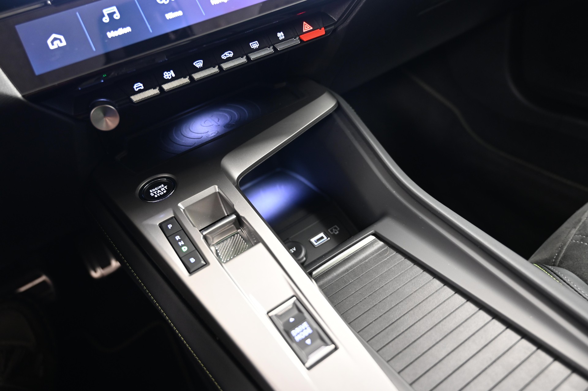 PEUGEOT 308 1.6 PHEV 180 GT-image-15