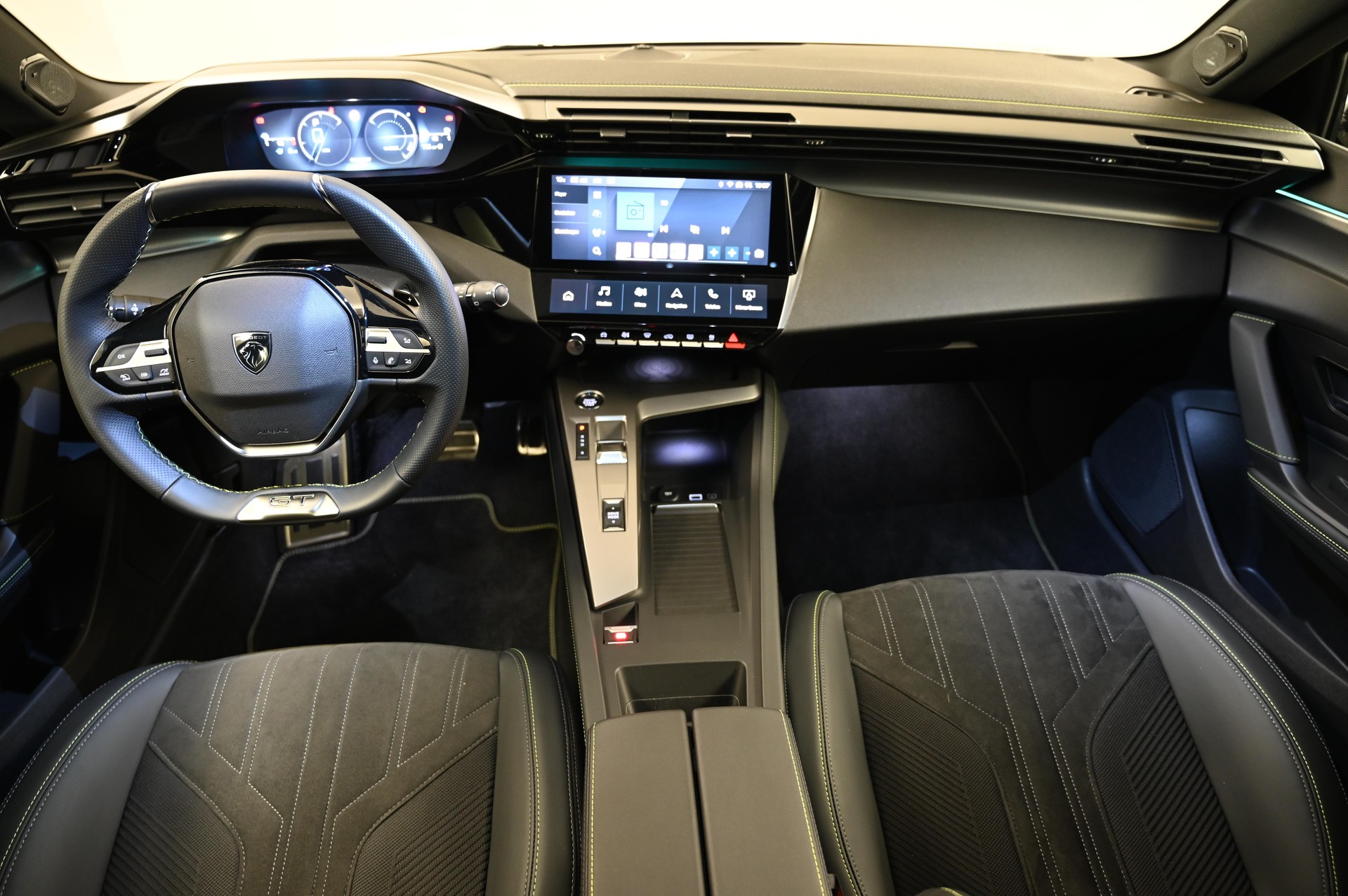 PEUGEOT 308 1.6 PHEV 180 GT-image-8