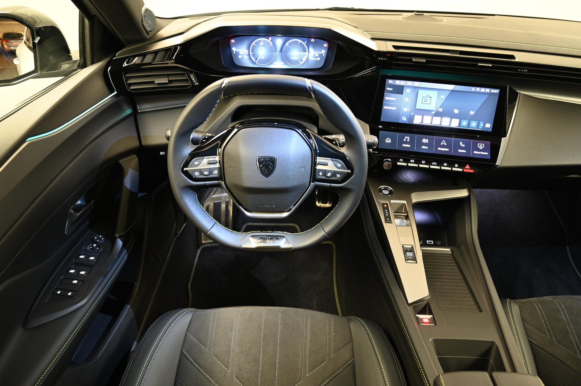 PEUGEOT 308 1.6 PHEV 180 GT-image-7