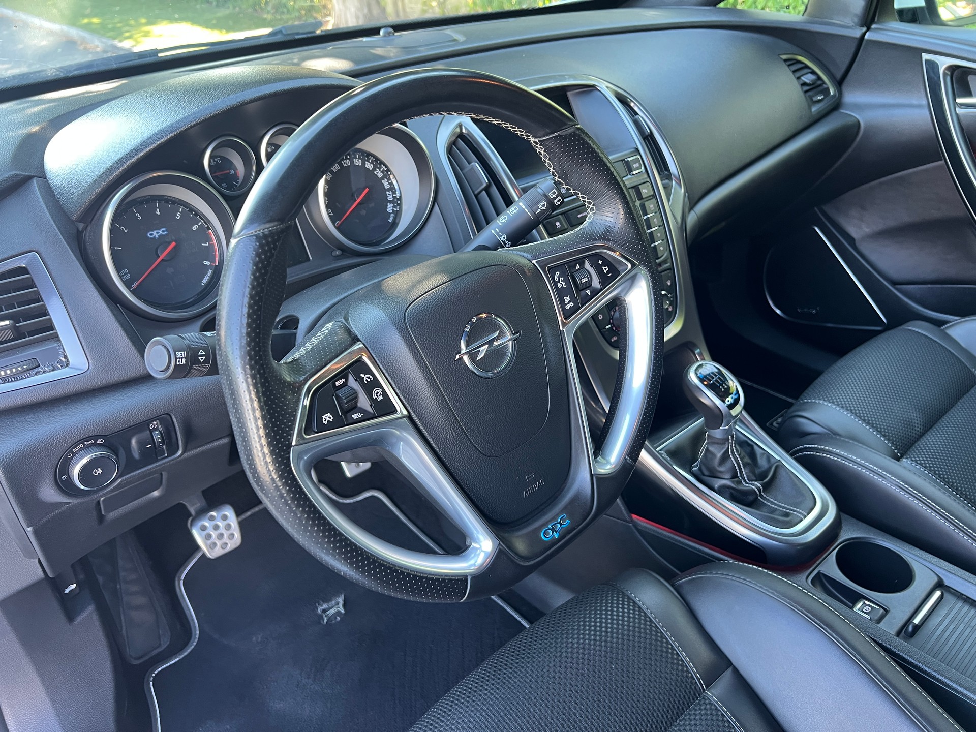 OPEL Astra GTC 2.0i 16V Turbo OPC-image-8