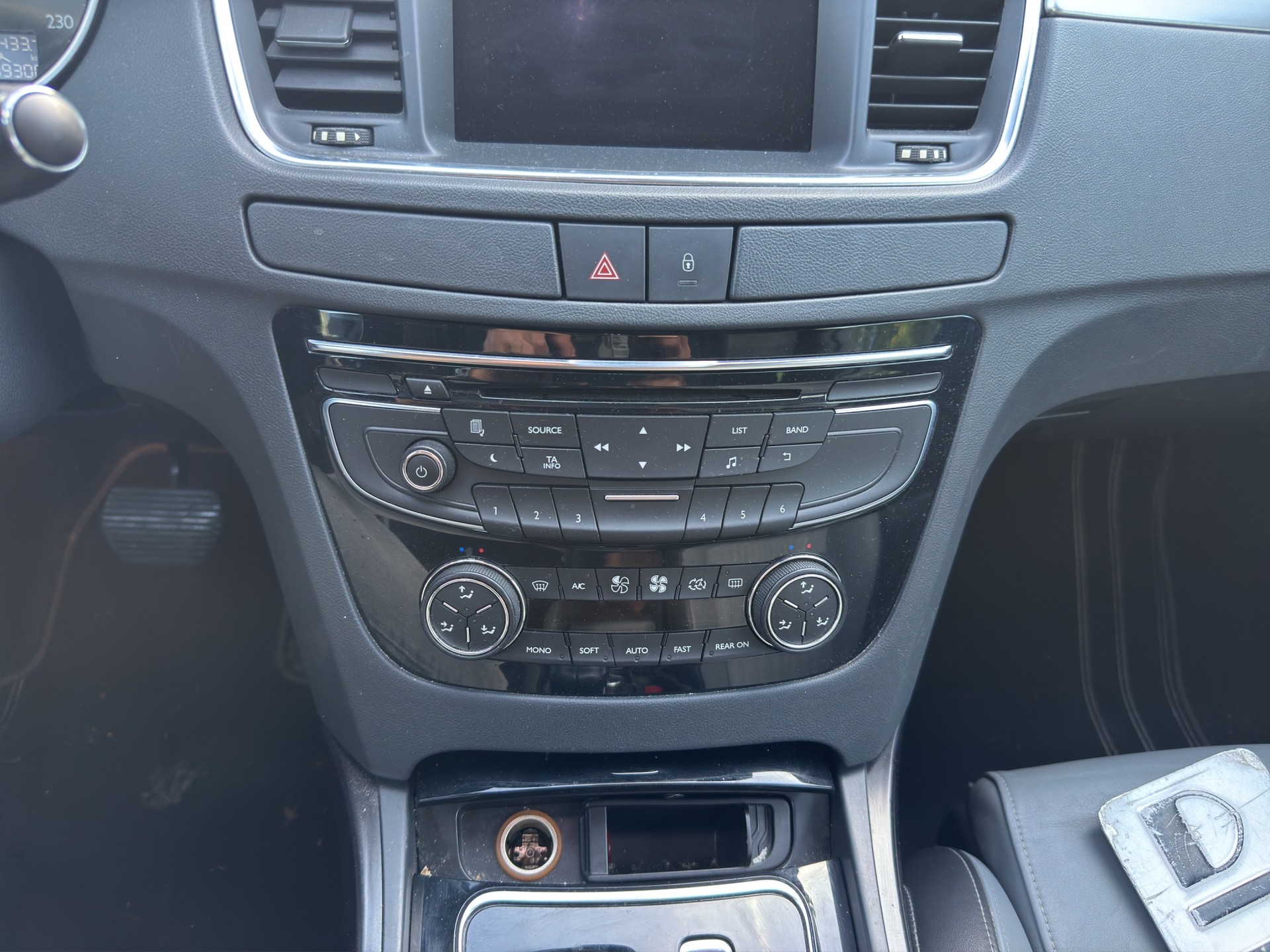 PEUGEOT 508 RXH 2.0 HDI Hybrid4 EGS6-image-12
