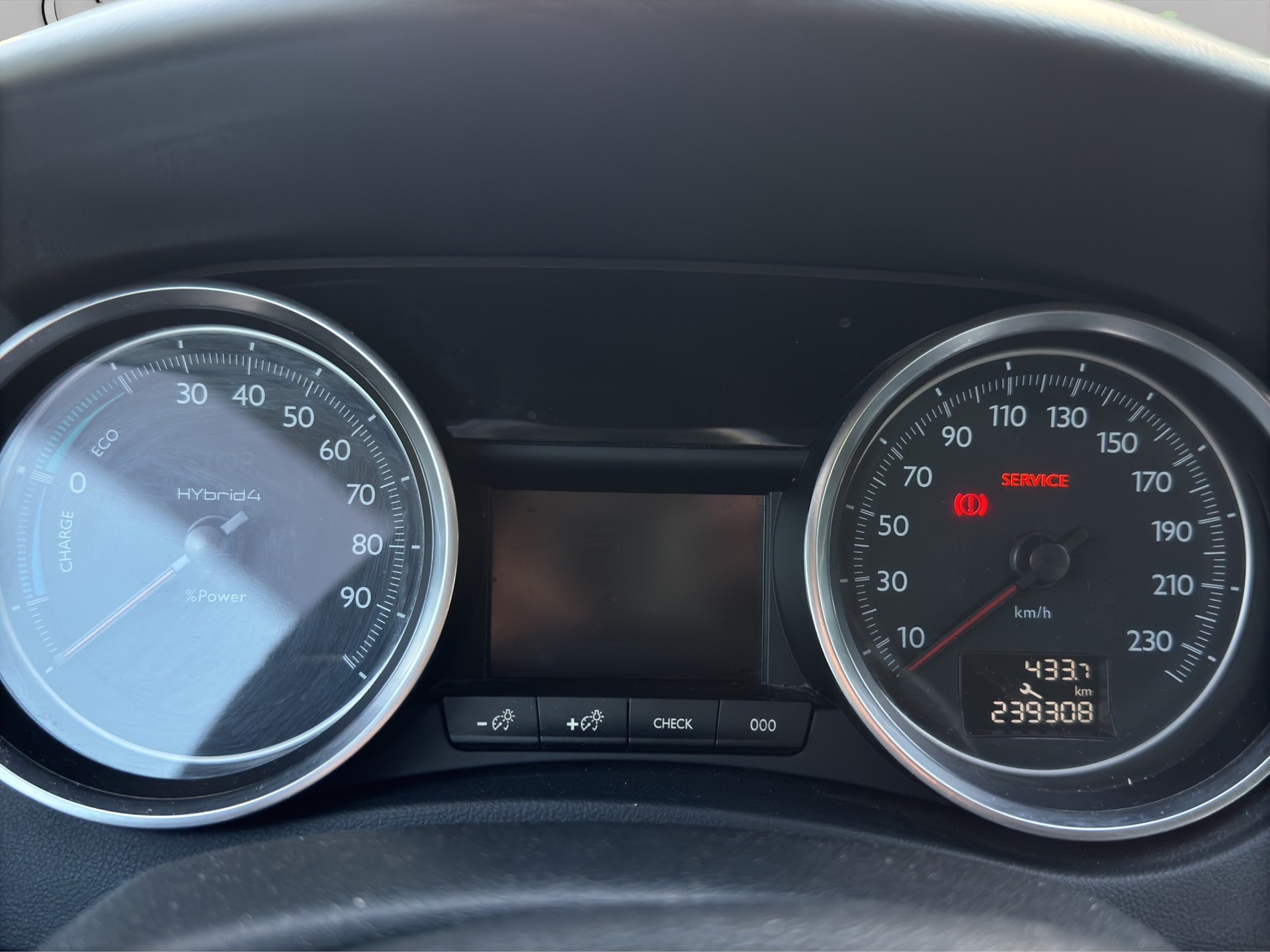 PEUGEOT 508 RXH 2.0 HDI Hybrid4 EGS6-image-9