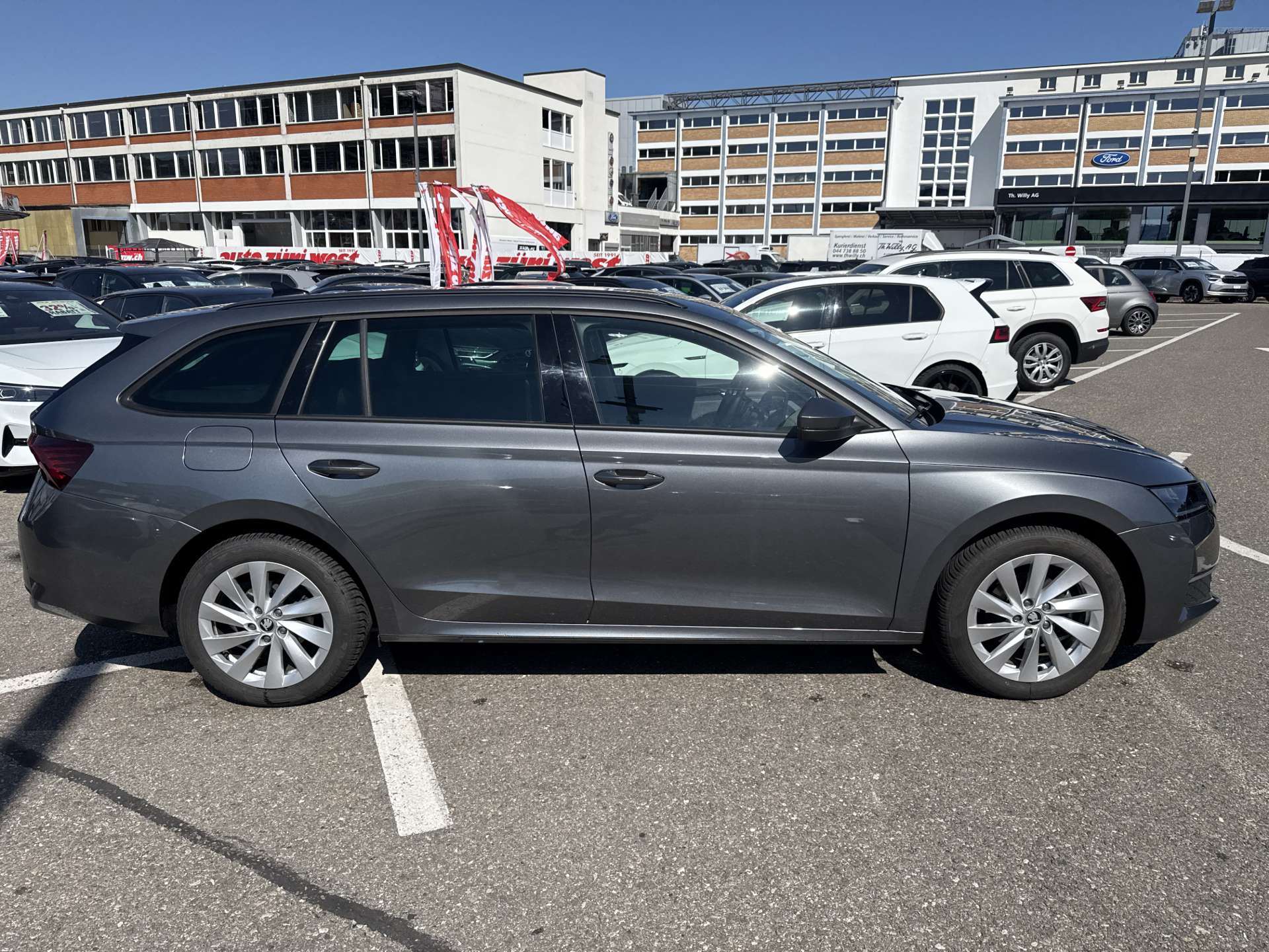 SKODA Octavia Combi 2.0 TDi Selection DSG-Automat-image-10