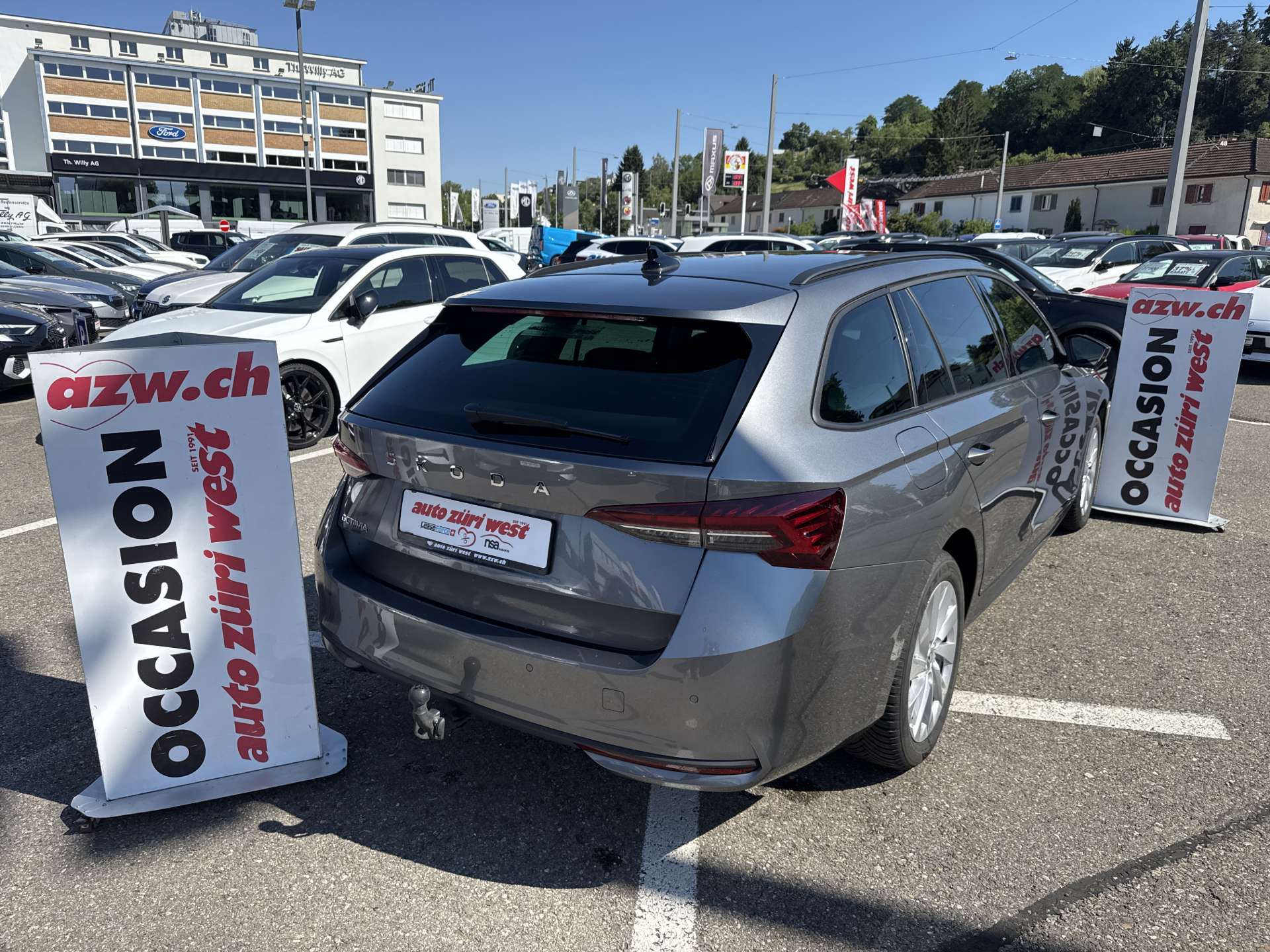 SKODA Octavia Combi 2.0 TDi Selection DSG-Automat-image-2
