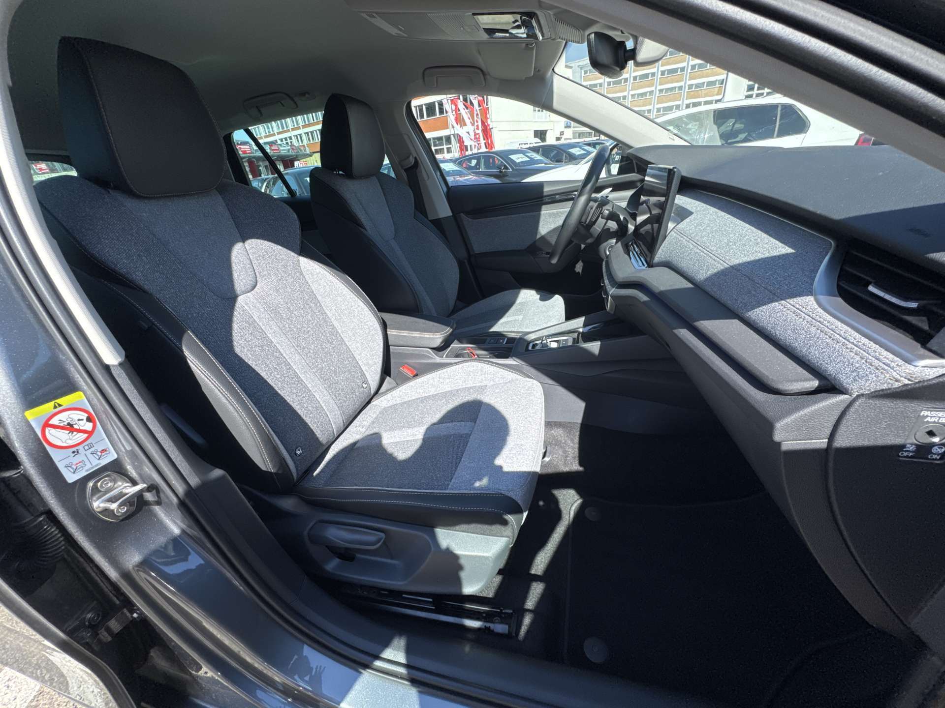 SKODA Octavia Combi 2.0 TDi Selection DSG-Automat-image-12