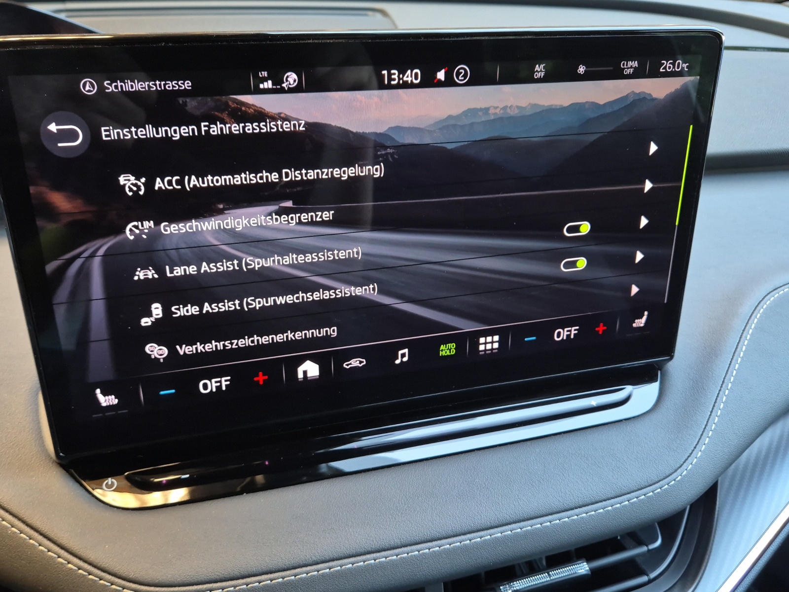 SKODA Enyaq iV 80 SportLine*360°Kamera*Panoramadach*Head up Display*Anhängerkupplung*-image-16