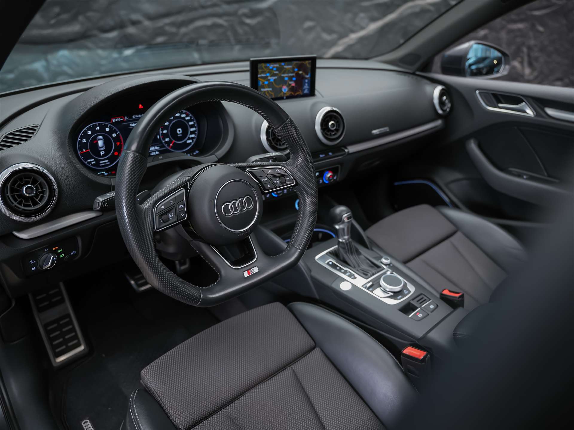 AUDI A3 Sportback 1.5 TFSI S-tronic **S-Line**-image-8