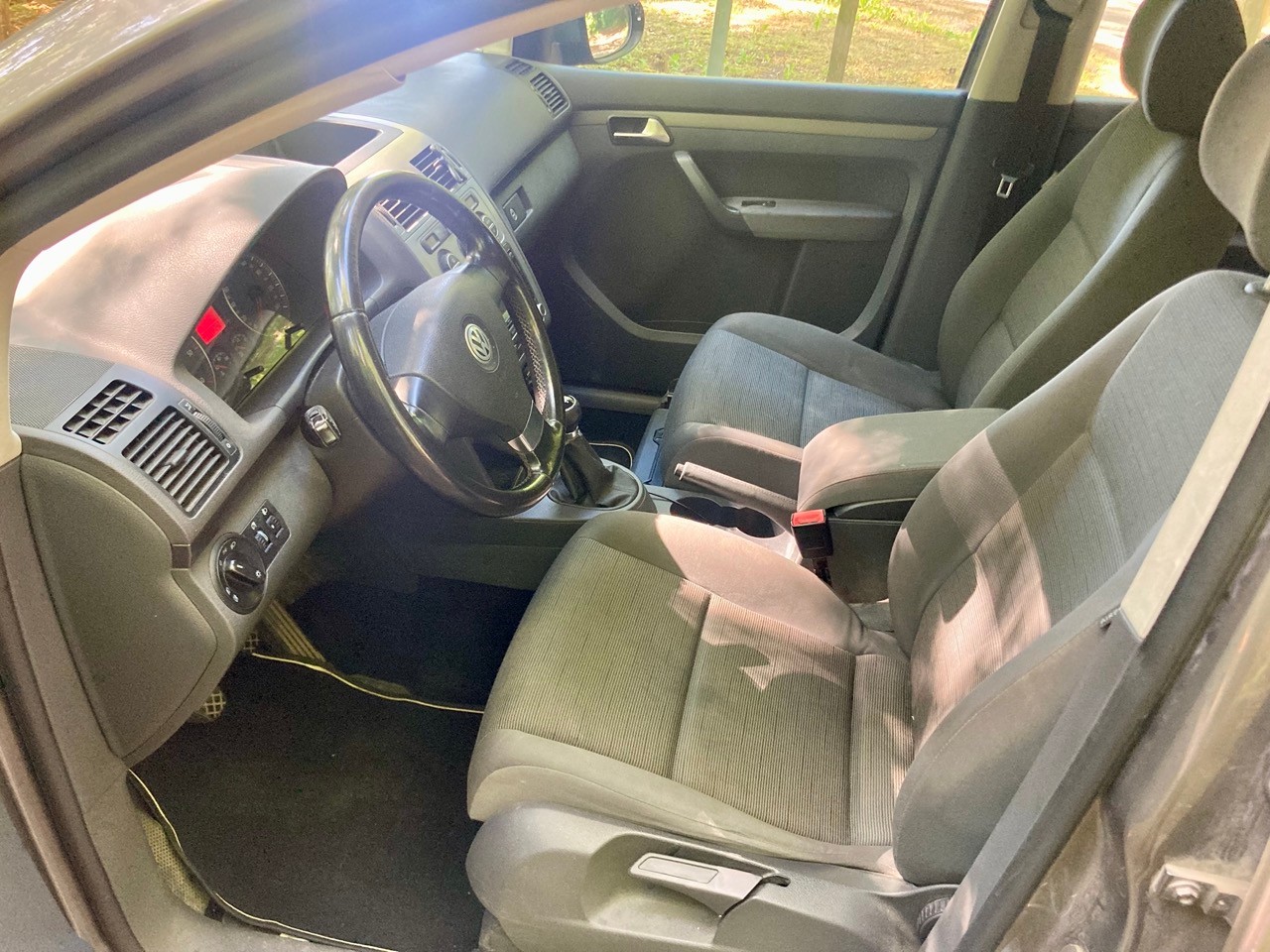 VW TOURAN-image-1