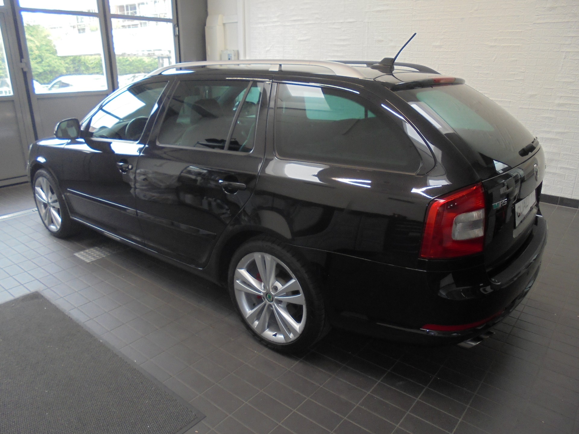 SKODA Octavia Combi 2.0 TSI RS DSG-image-2