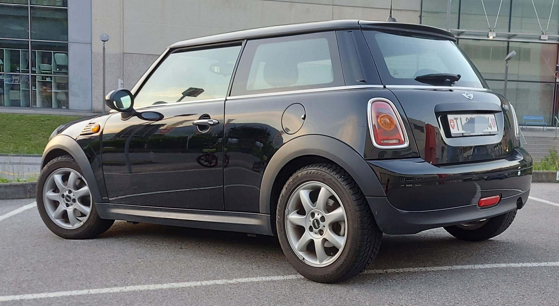 MINI Mini One-image-0