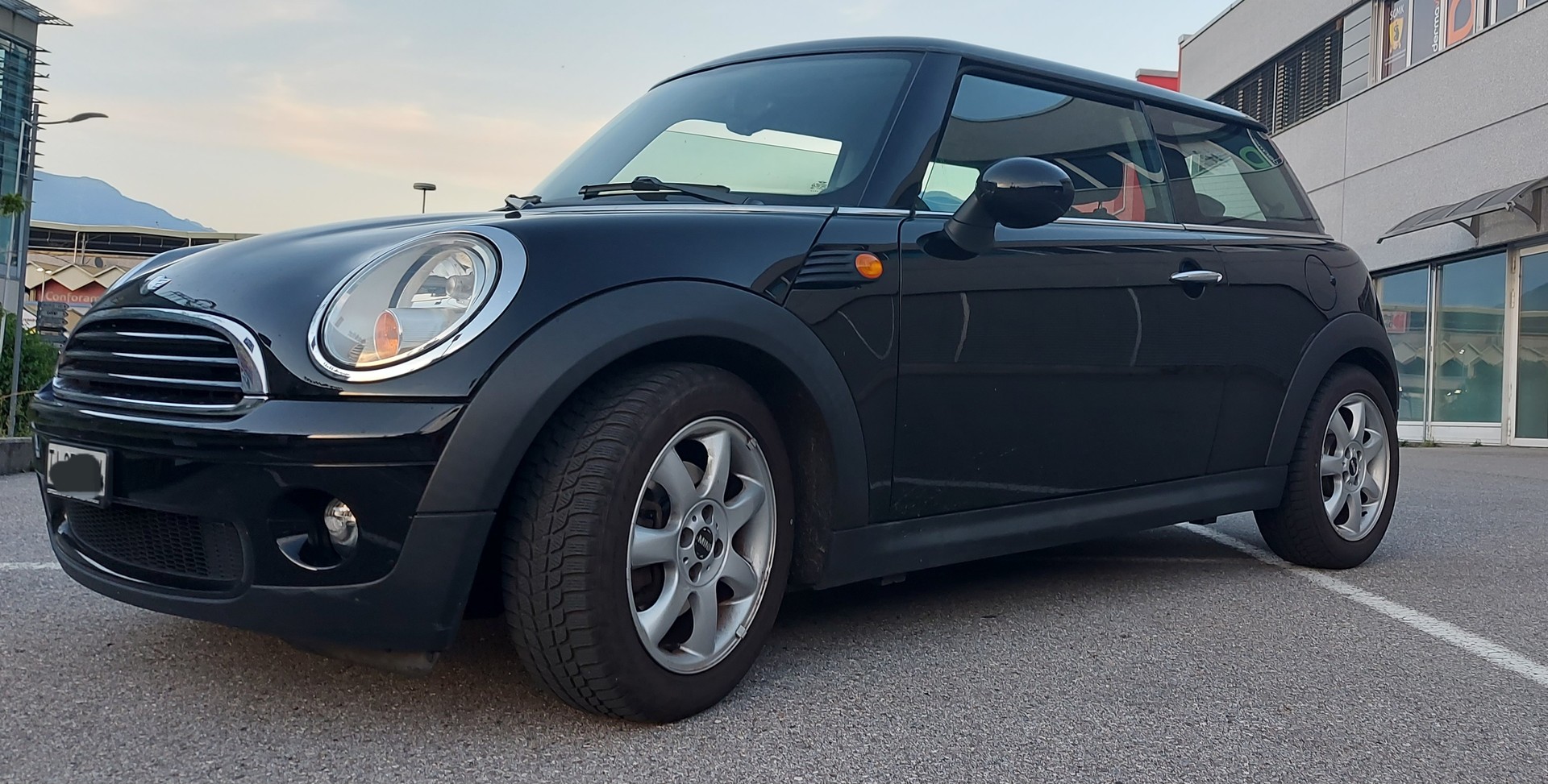 MINI Mini One-image-1