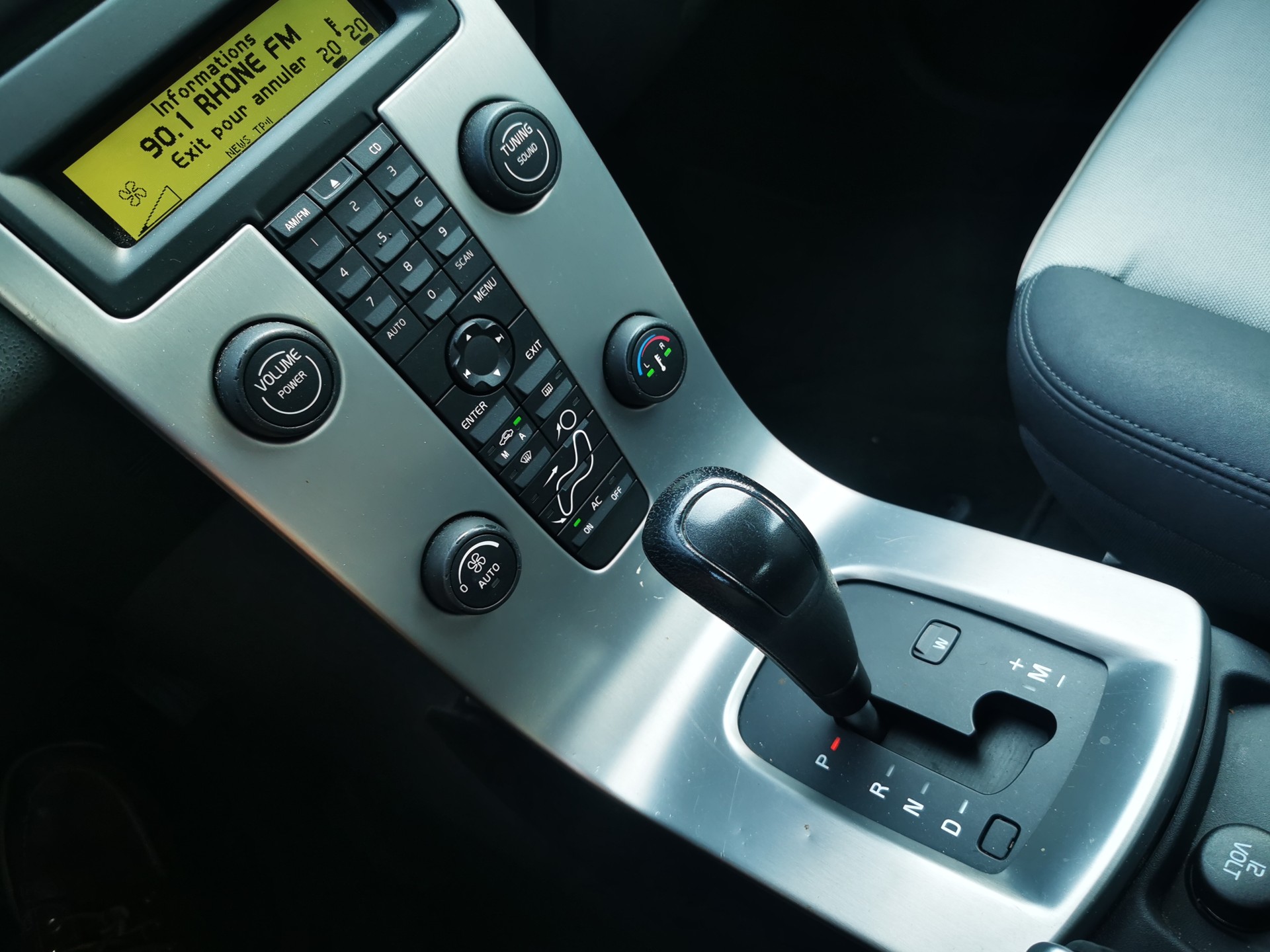 VOLVO C30 2.4i * * Expertise du jour + grand service * * clima-image-7