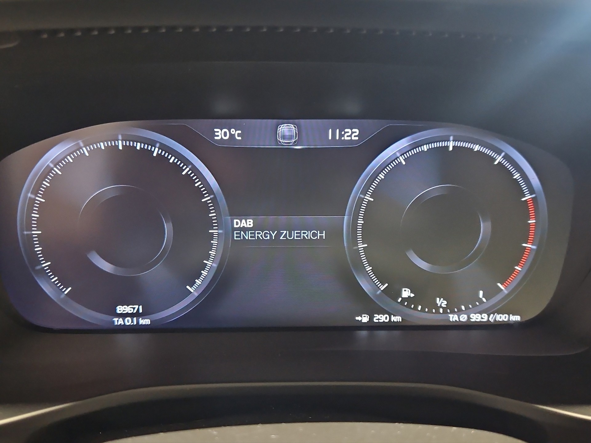 VOLVO XC40 2.0 T4 Inscription AWD-image-16