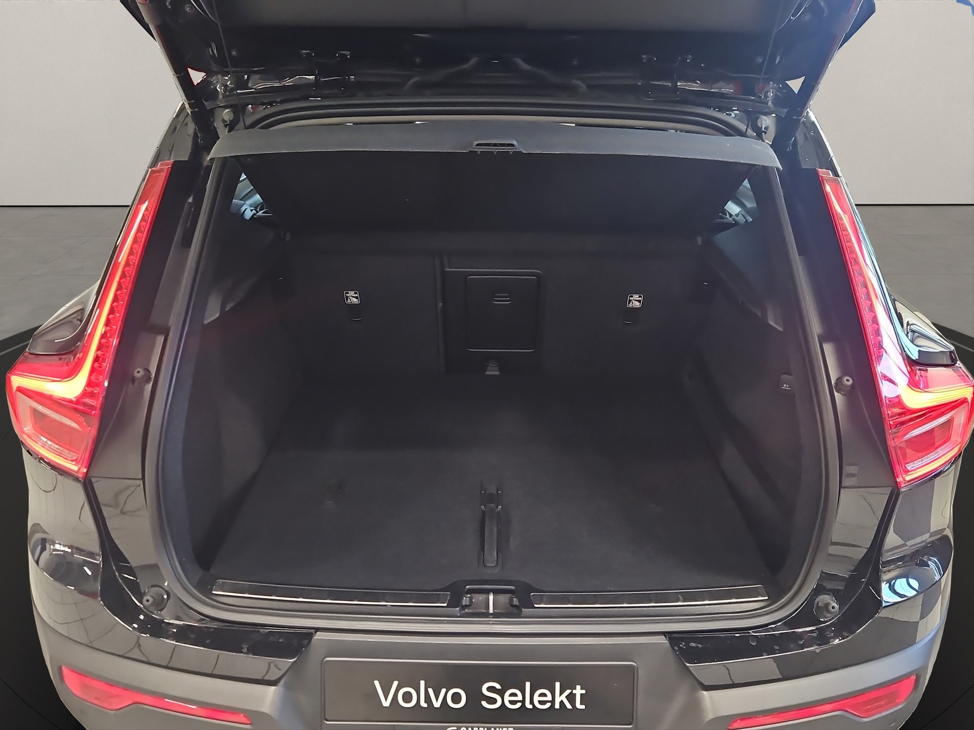 VOLVO XC40 2.0 T4 Inscription AWD-image-5