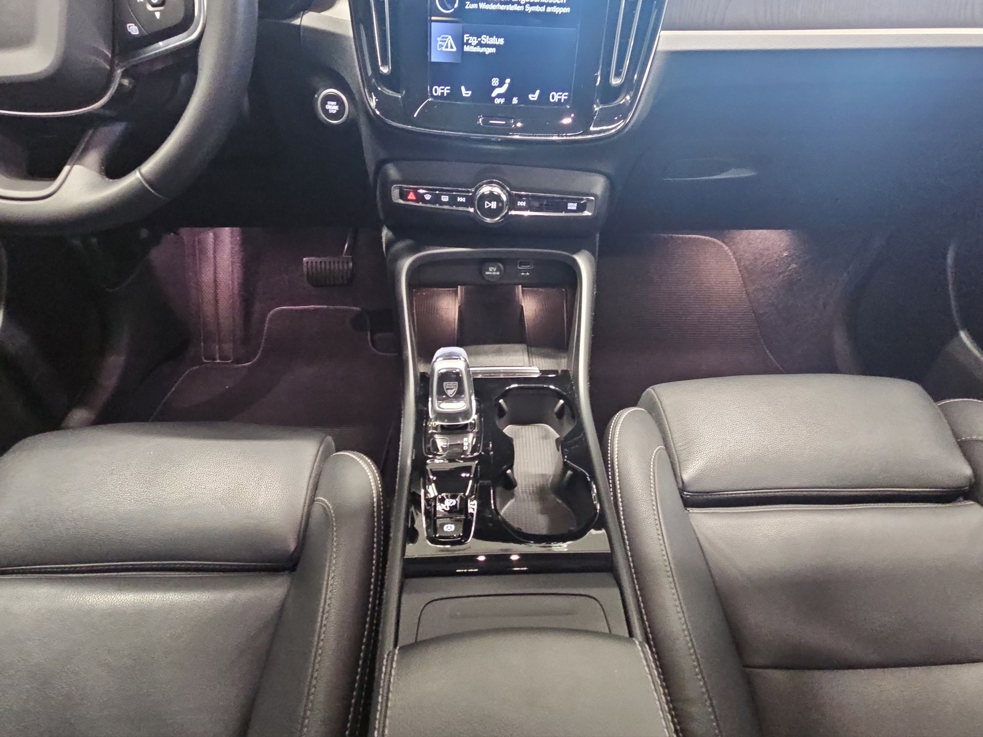 VOLVO XC40 2.0 T4 Inscription AWD-image-11
