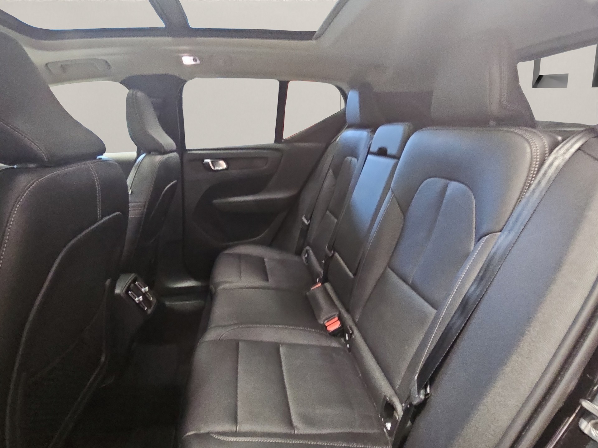 VOLVO XC40 2.0 T4 Inscription AWD-image-14