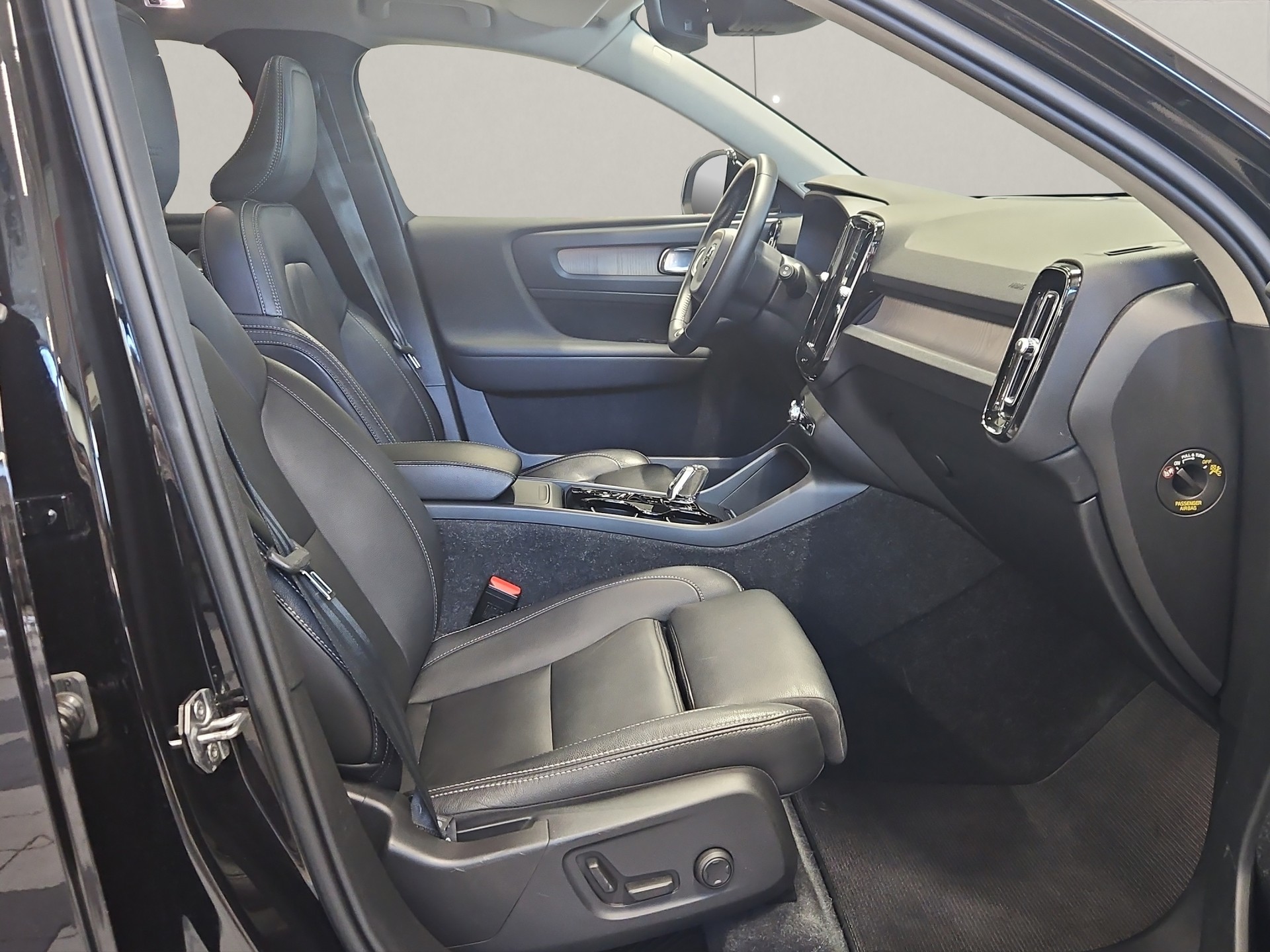 VOLVO XC40 2.0 T4 Inscription AWD-image-7