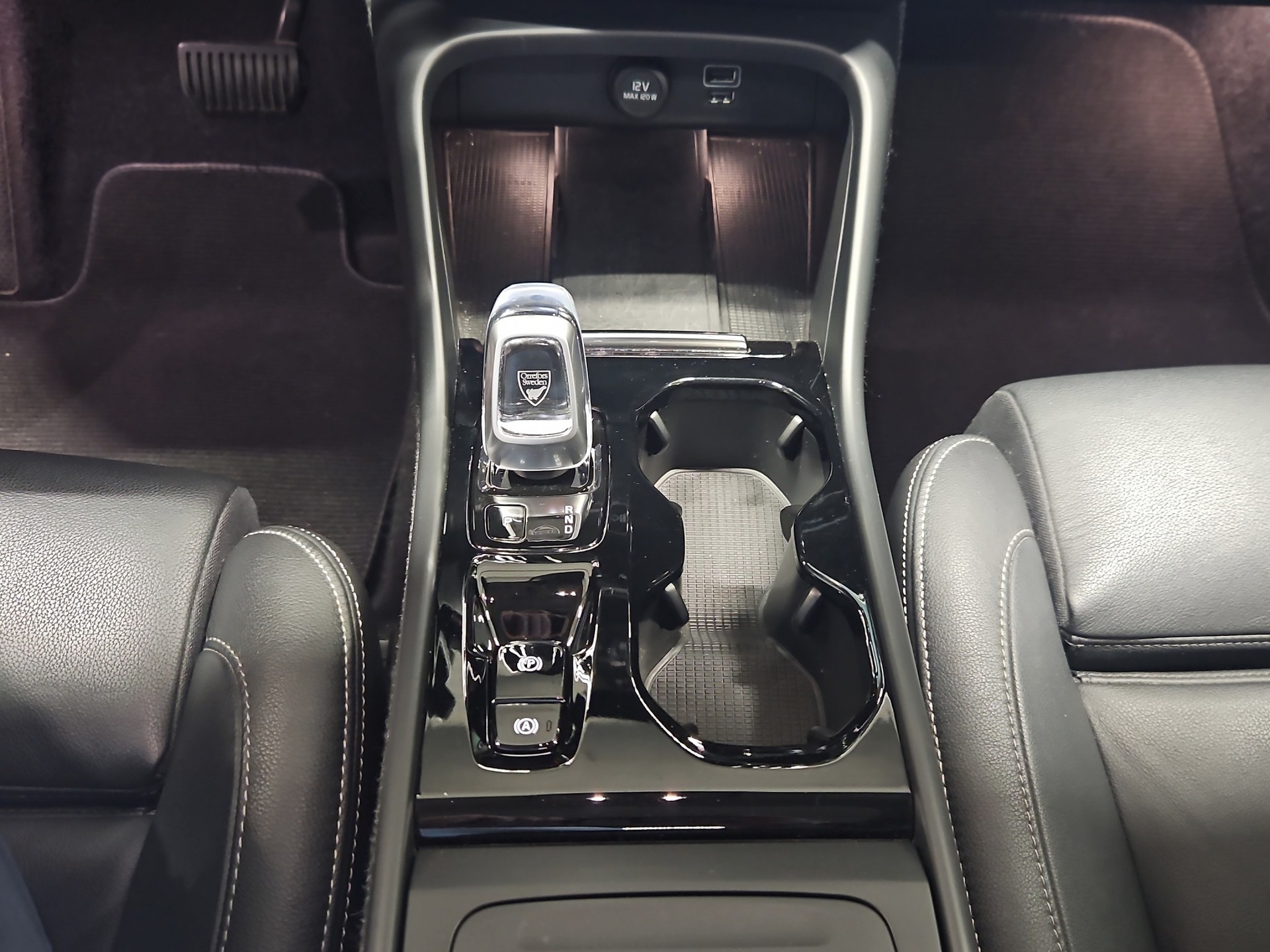 VOLVO XC40 2.0 T4 Inscription AWD-image-12