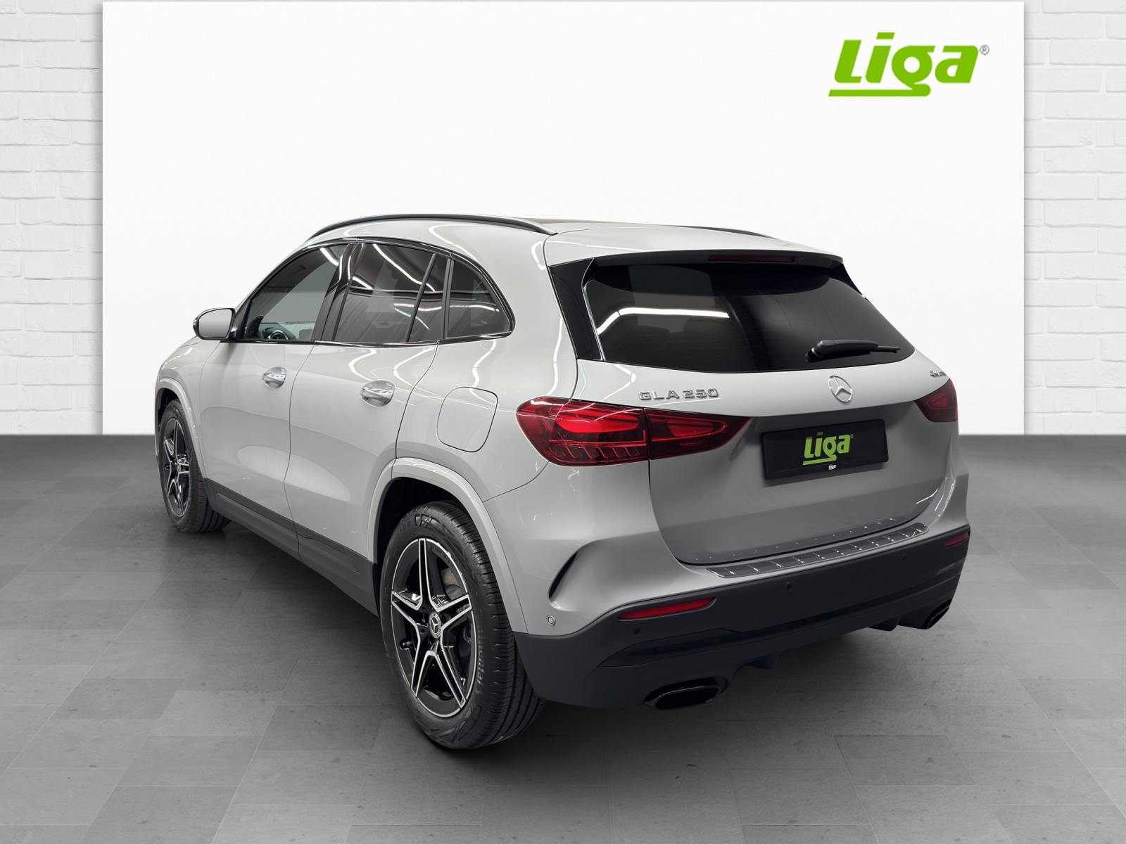 MERCEDES-BENZ GLA 250 Swiss Star-showroom-element-3