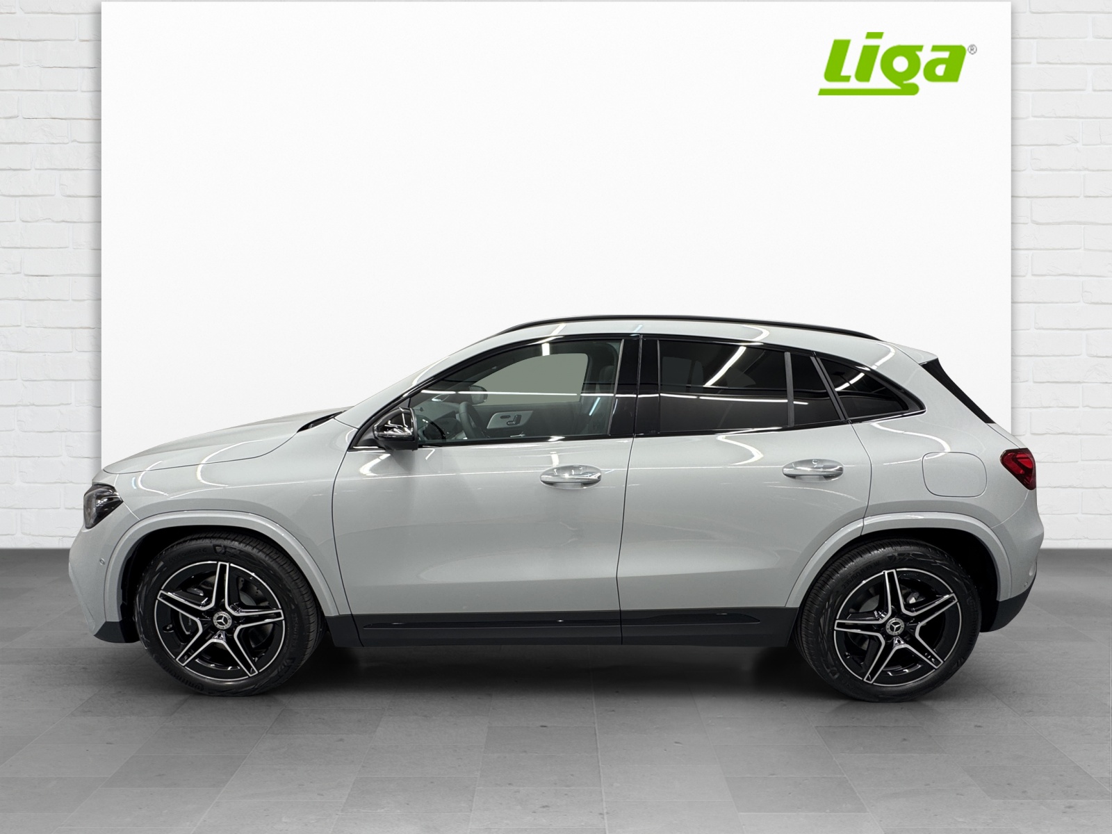 MERCEDES-BENZ GLA 250 Swiss Star-showroom-element-2