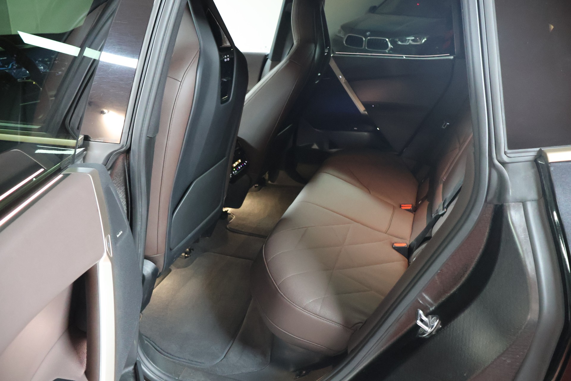 BMW iX xDrive50 Sportpaket-image-12