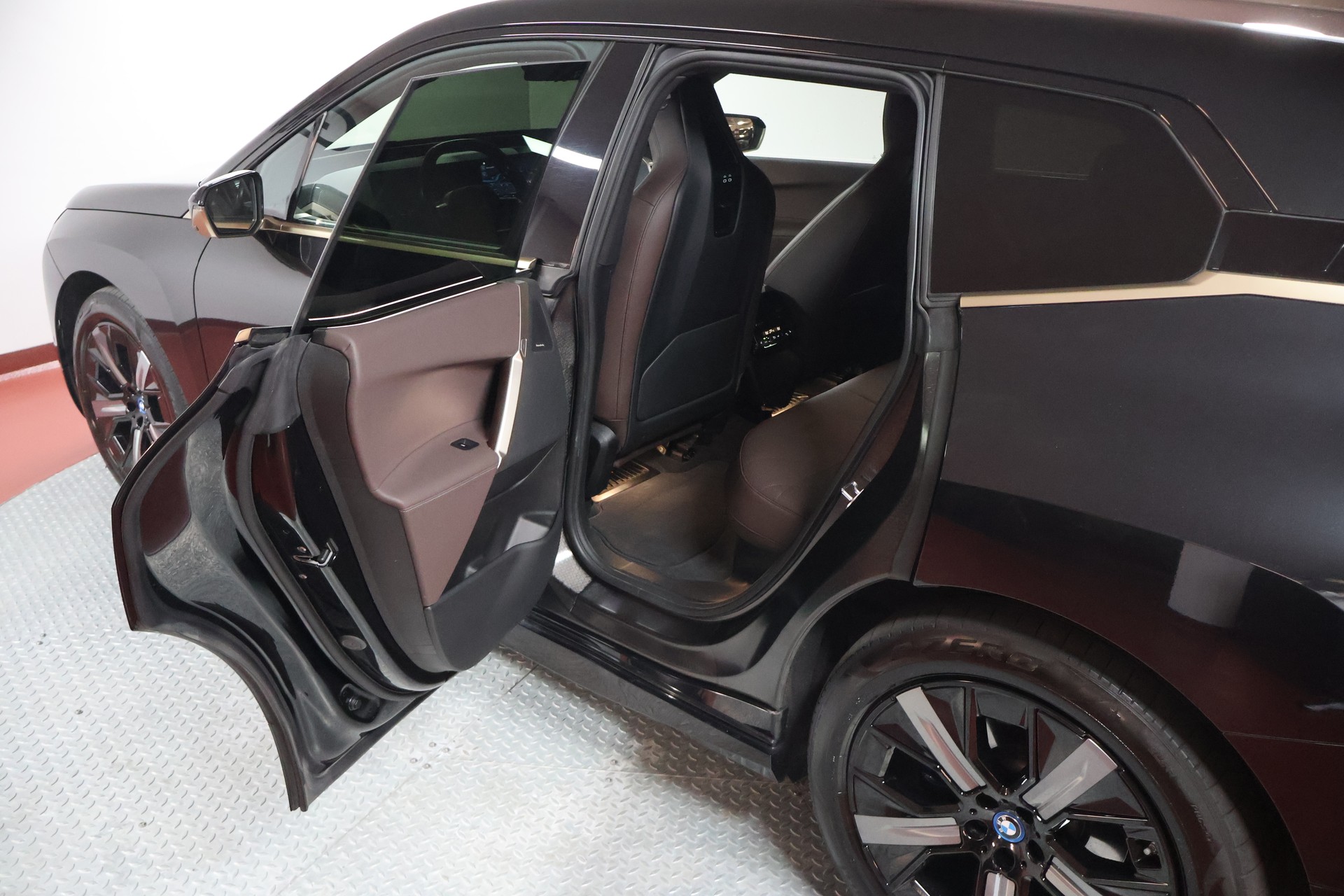 BMW iX xDrive50 Sportpaket-image-10