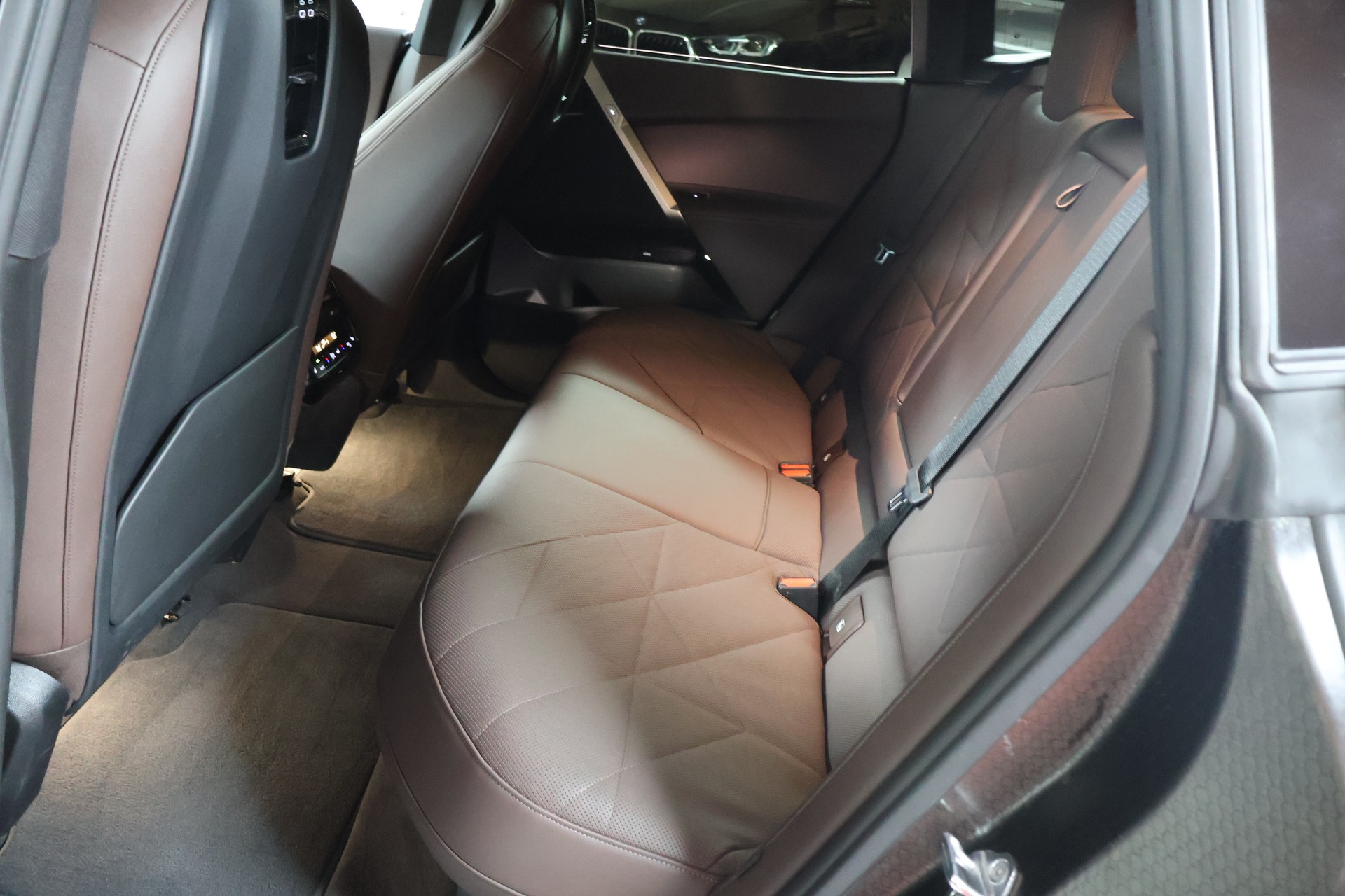 BMW iX xDrive50 Sportpaket-image-13
