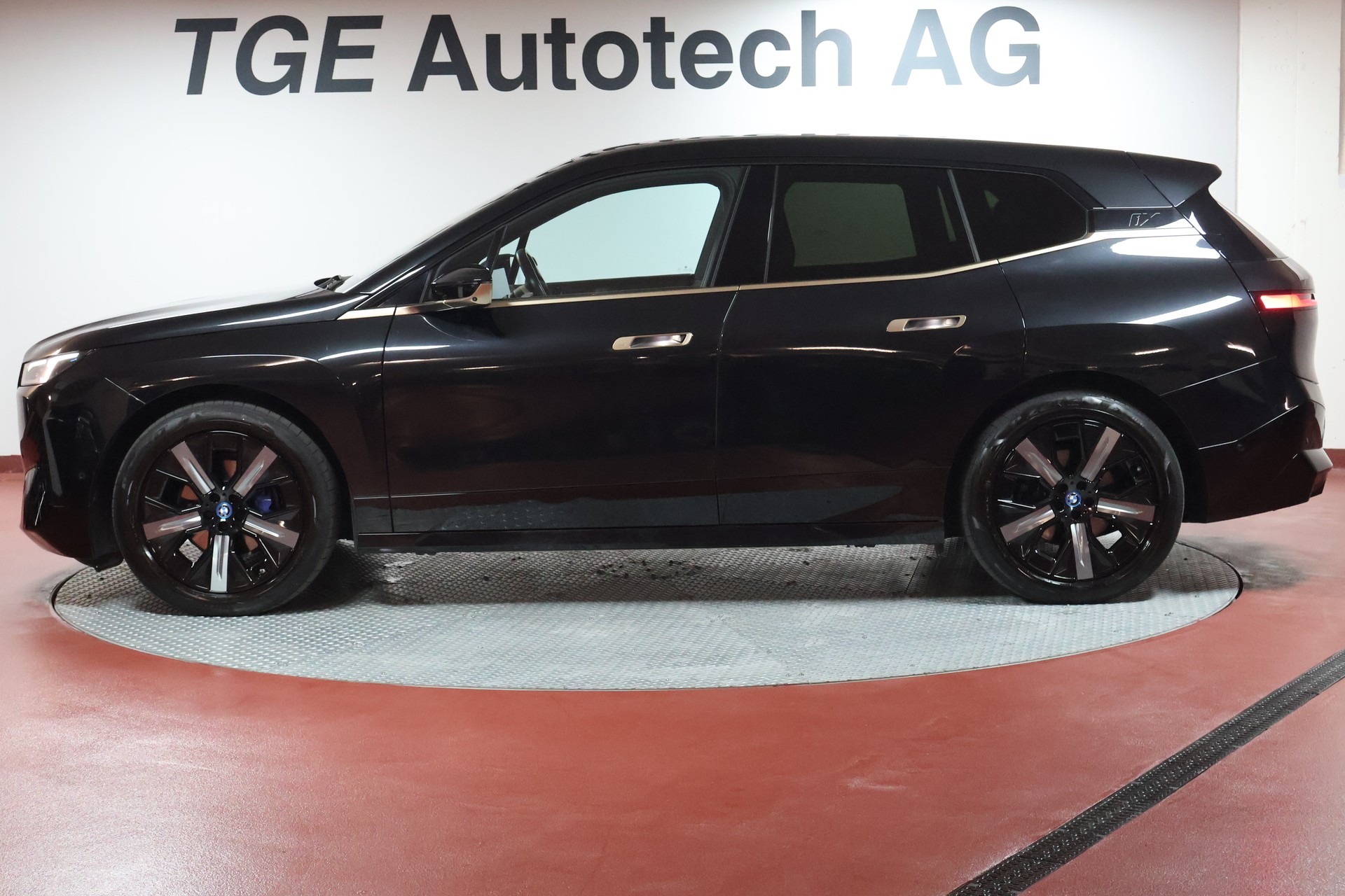BMW iX xDrive50 Sportpaket-showroom-element-1