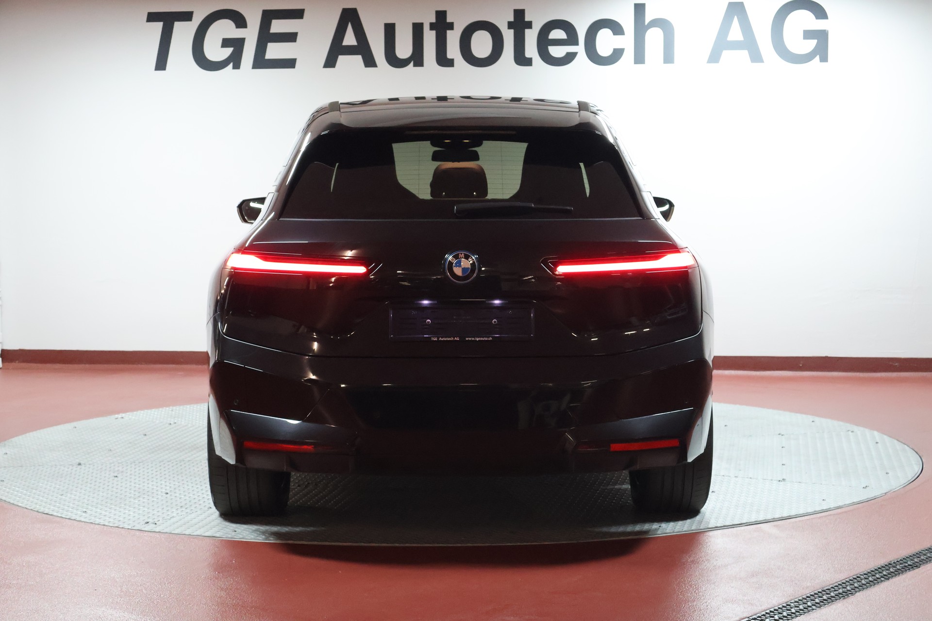 BMW iX xDrive50 Sportpaket-image-24