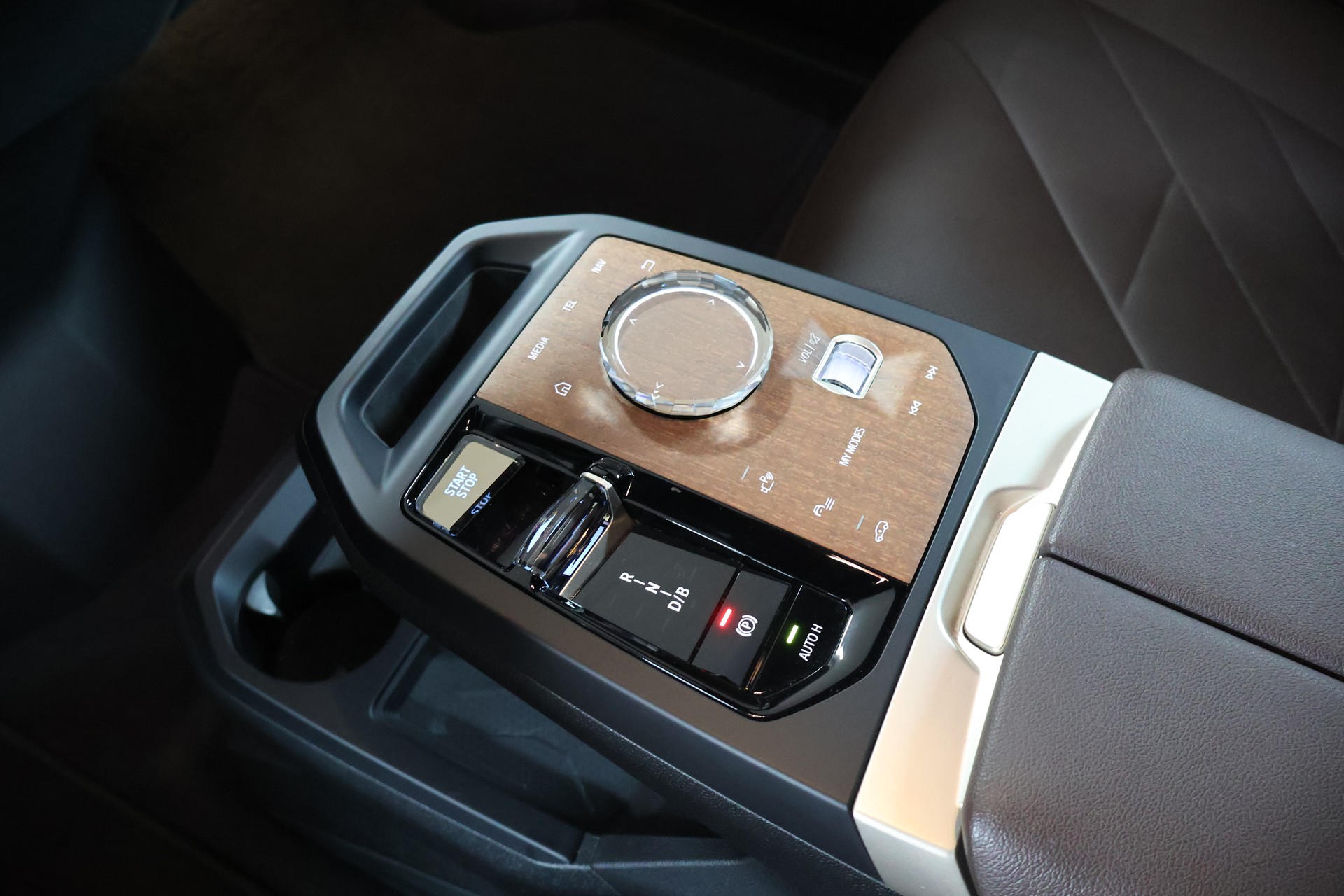 BMW iX xDrive50 Sportpaket-image-9