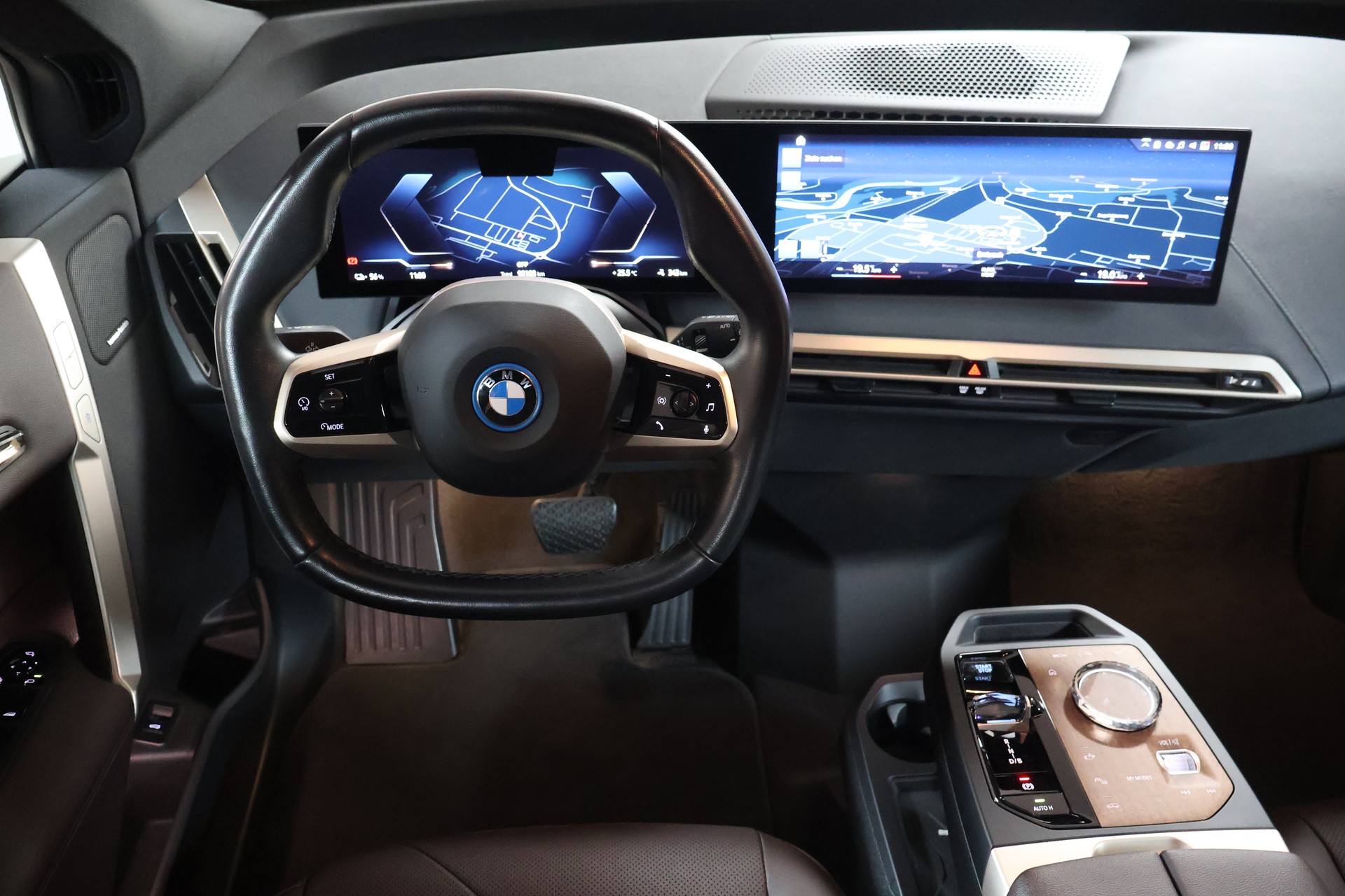BMW iX xDrive50 Sportpaket-image-15