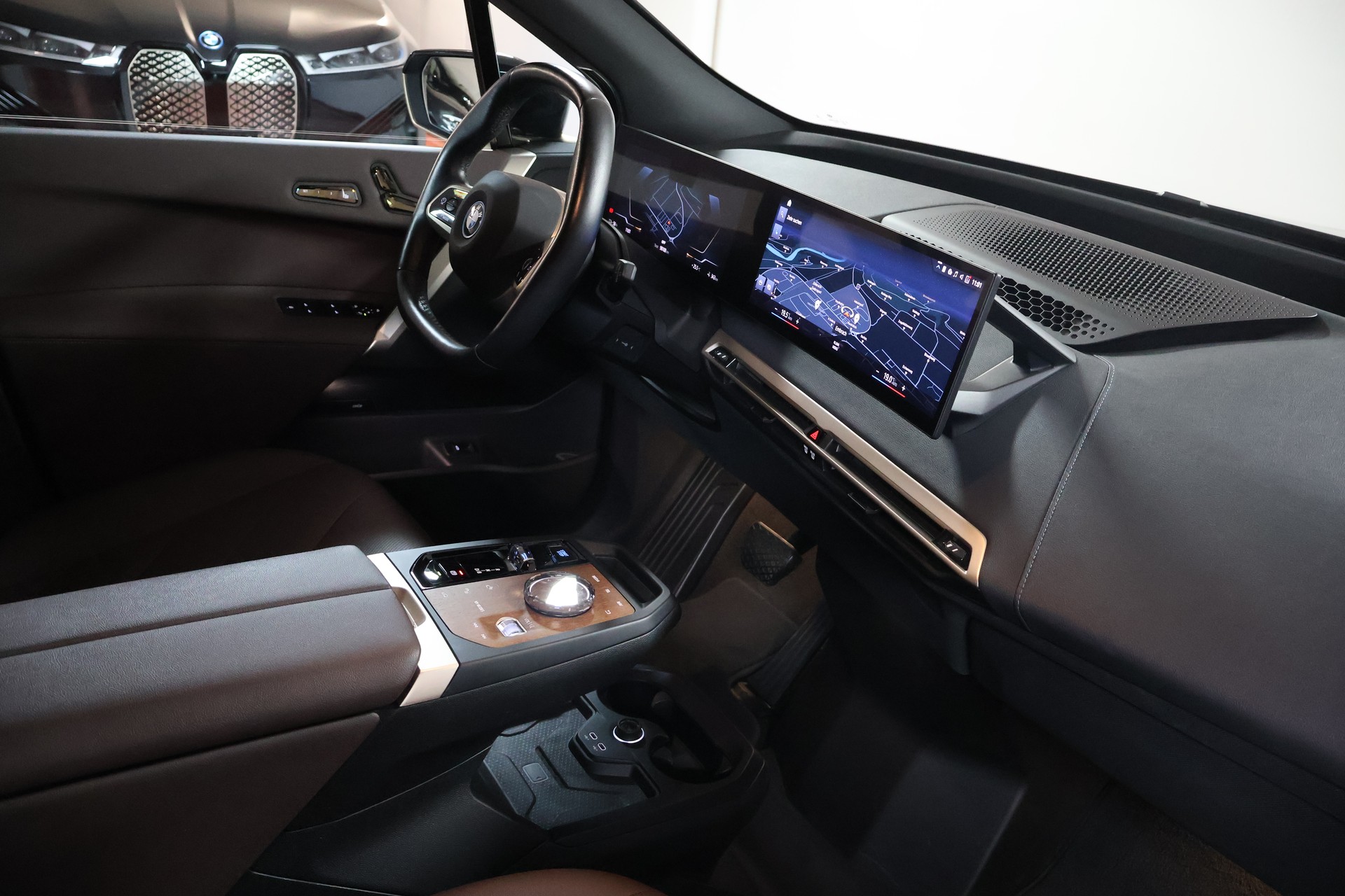 BMW iX xDrive50 Sportpaket-image-17