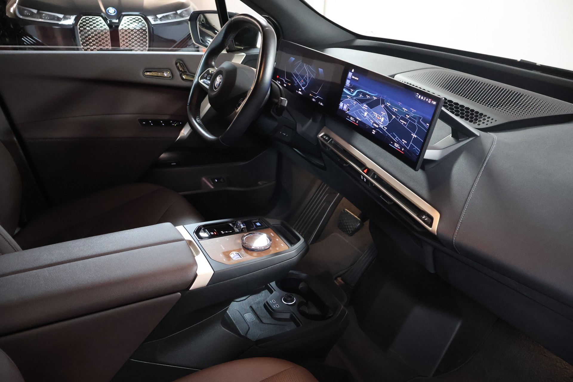 BMW iX xDrive50 Sportpaket-image-18