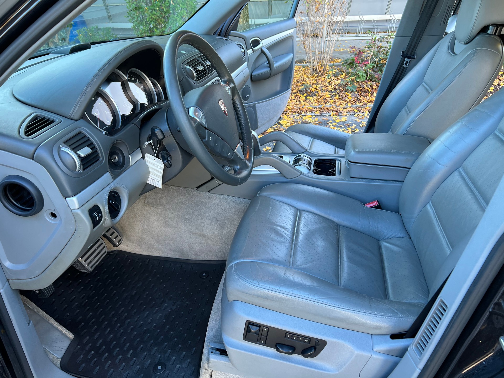 PORSCHE Cayenne Turbo-image-8