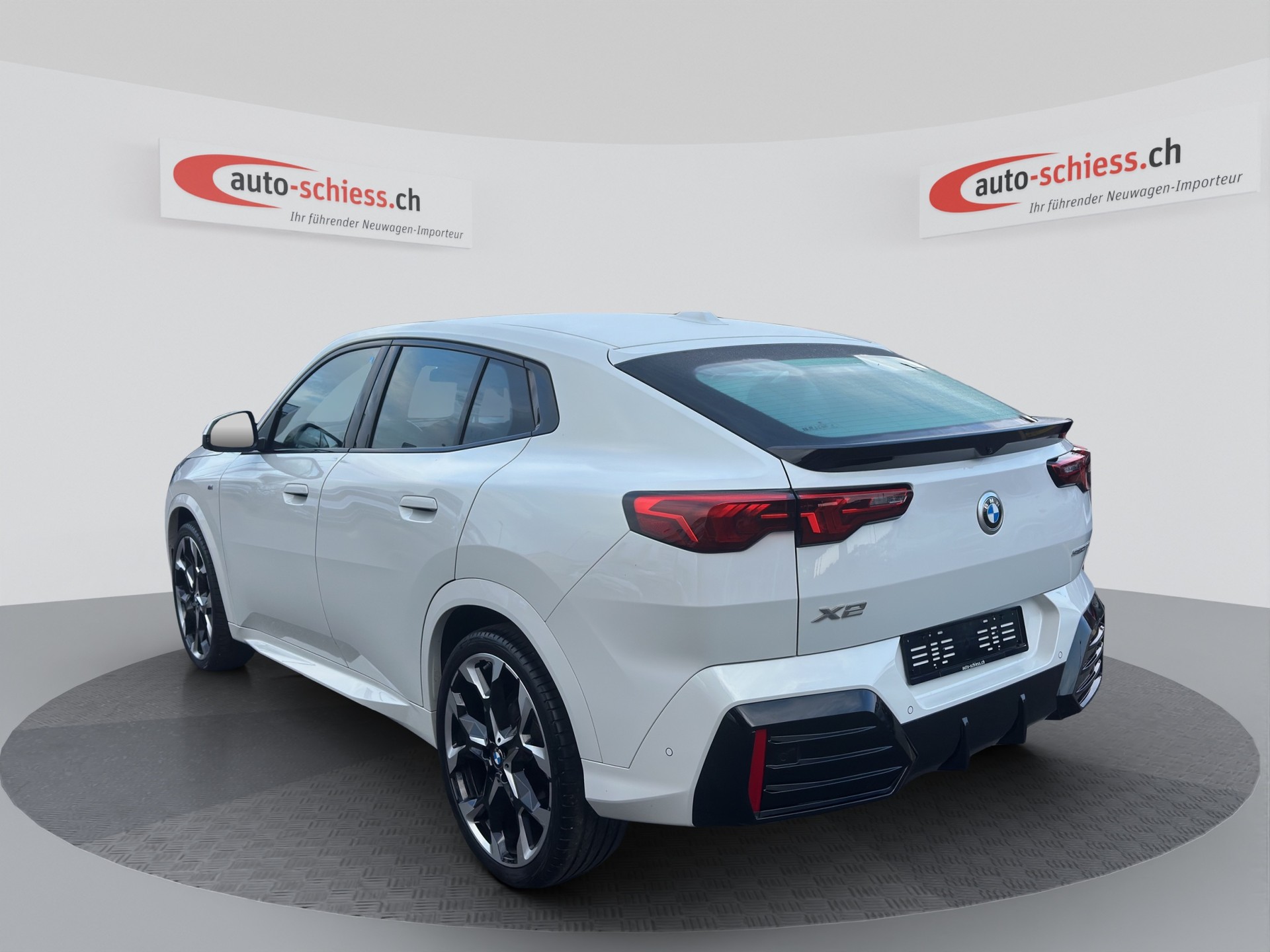 BMW X2 sDrive 20i 48V M Sport-showroom-element-2