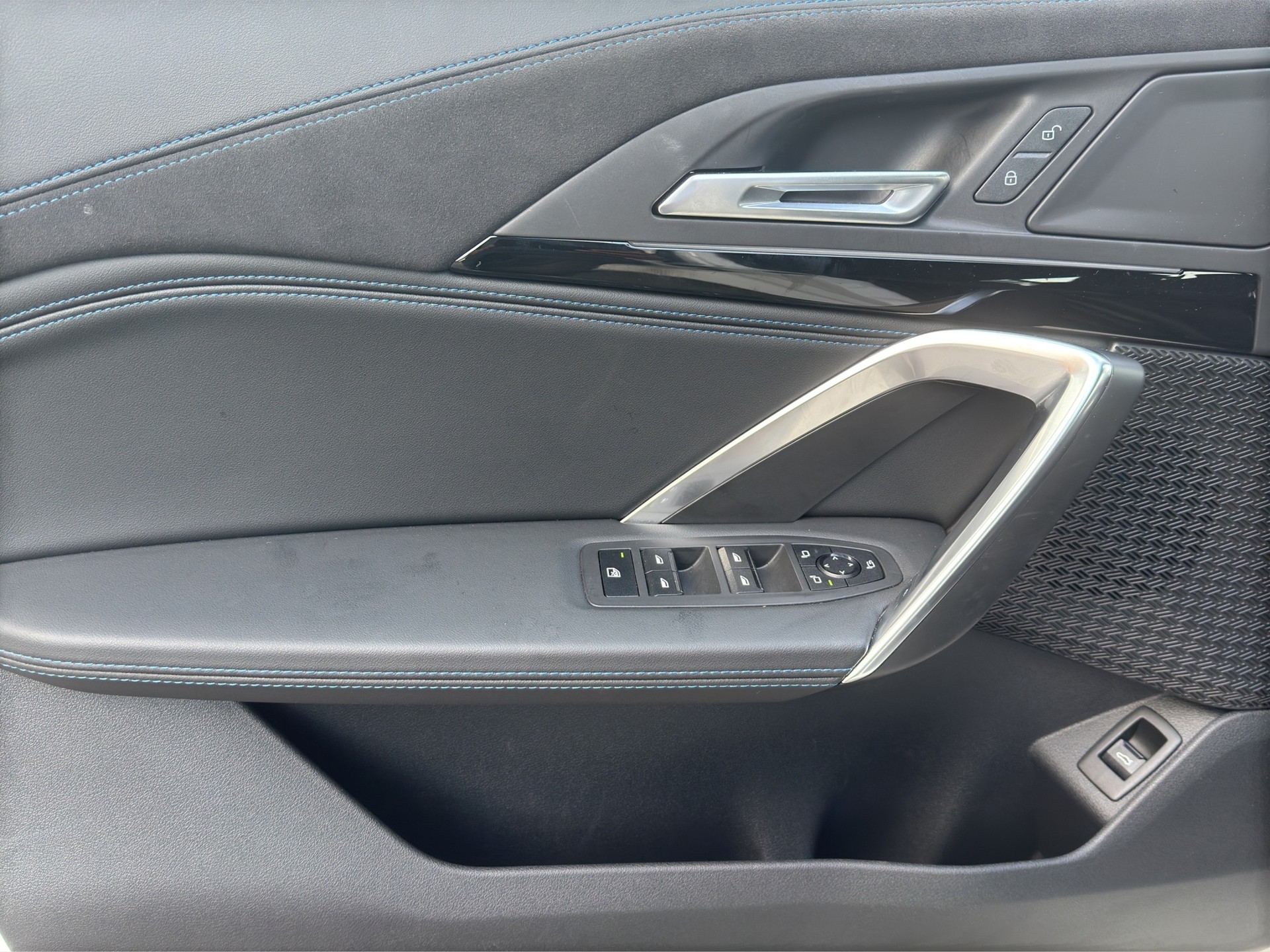 BMW X2 sDrive 20i 48V M Sport-image-9